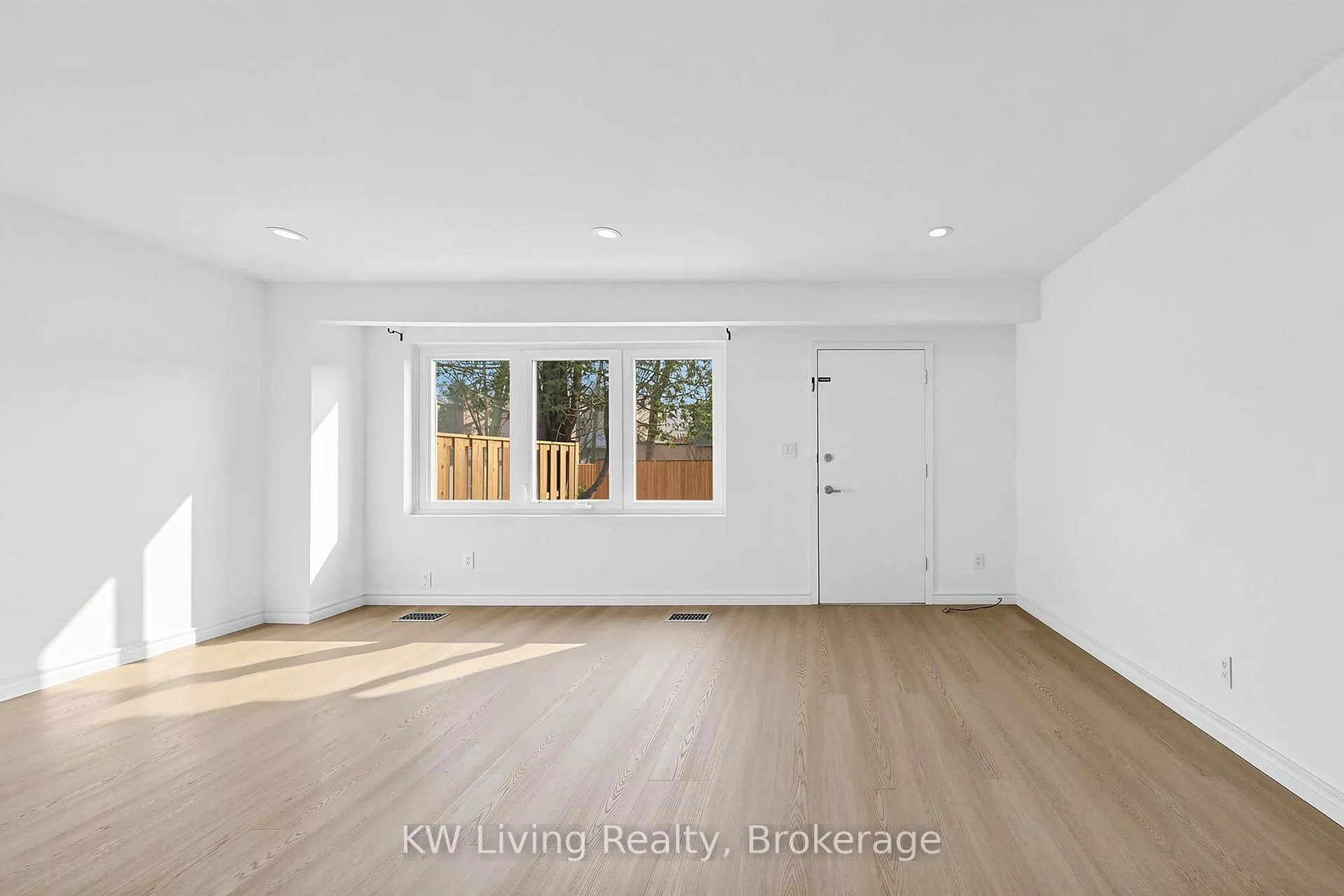 Photo 5 of 24 The Carriage Way, Markham, Royal Orchard — HOMEH