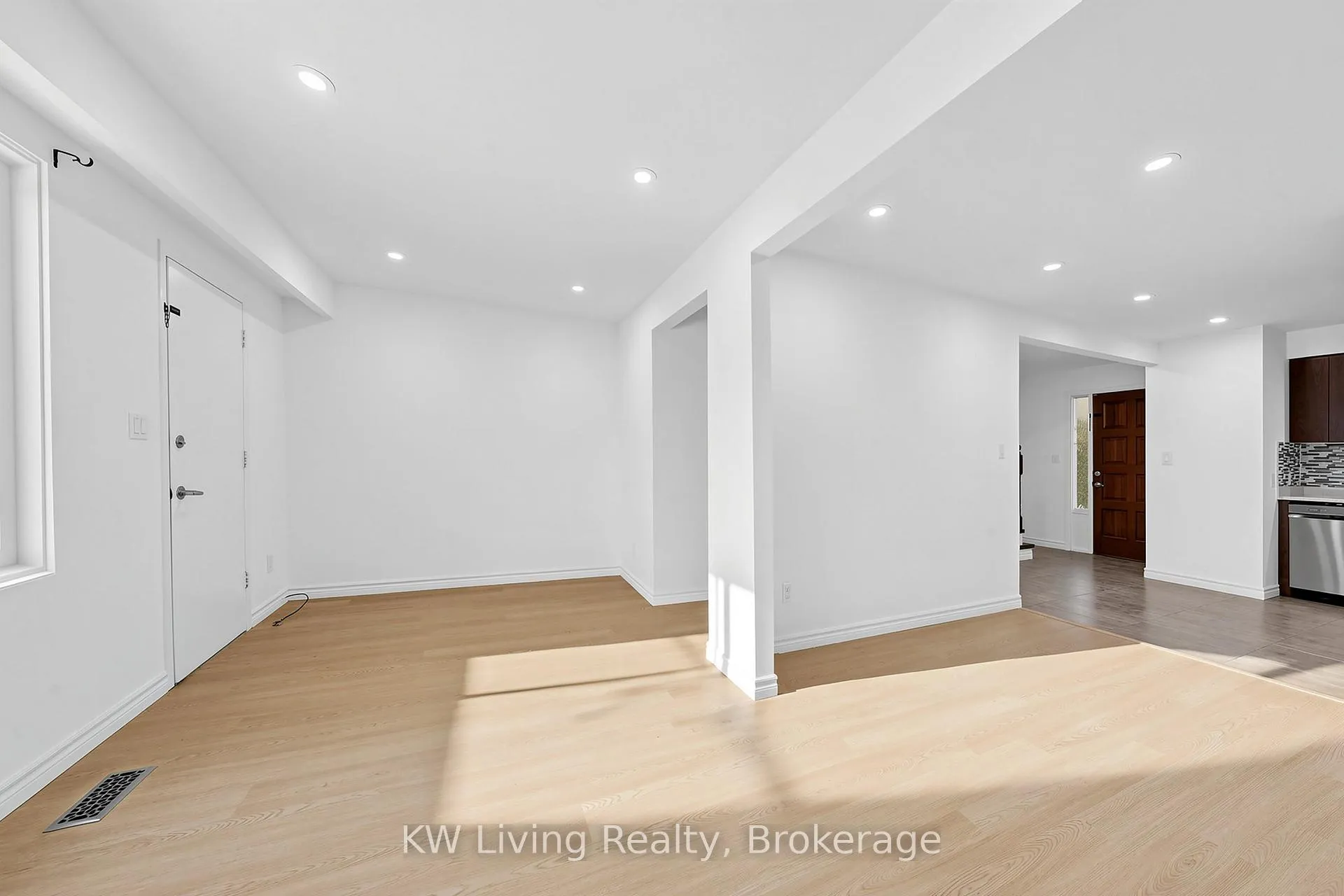 Photo 6 of 24 The Carriage Way, Markham, Royal Orchard — HOMEH