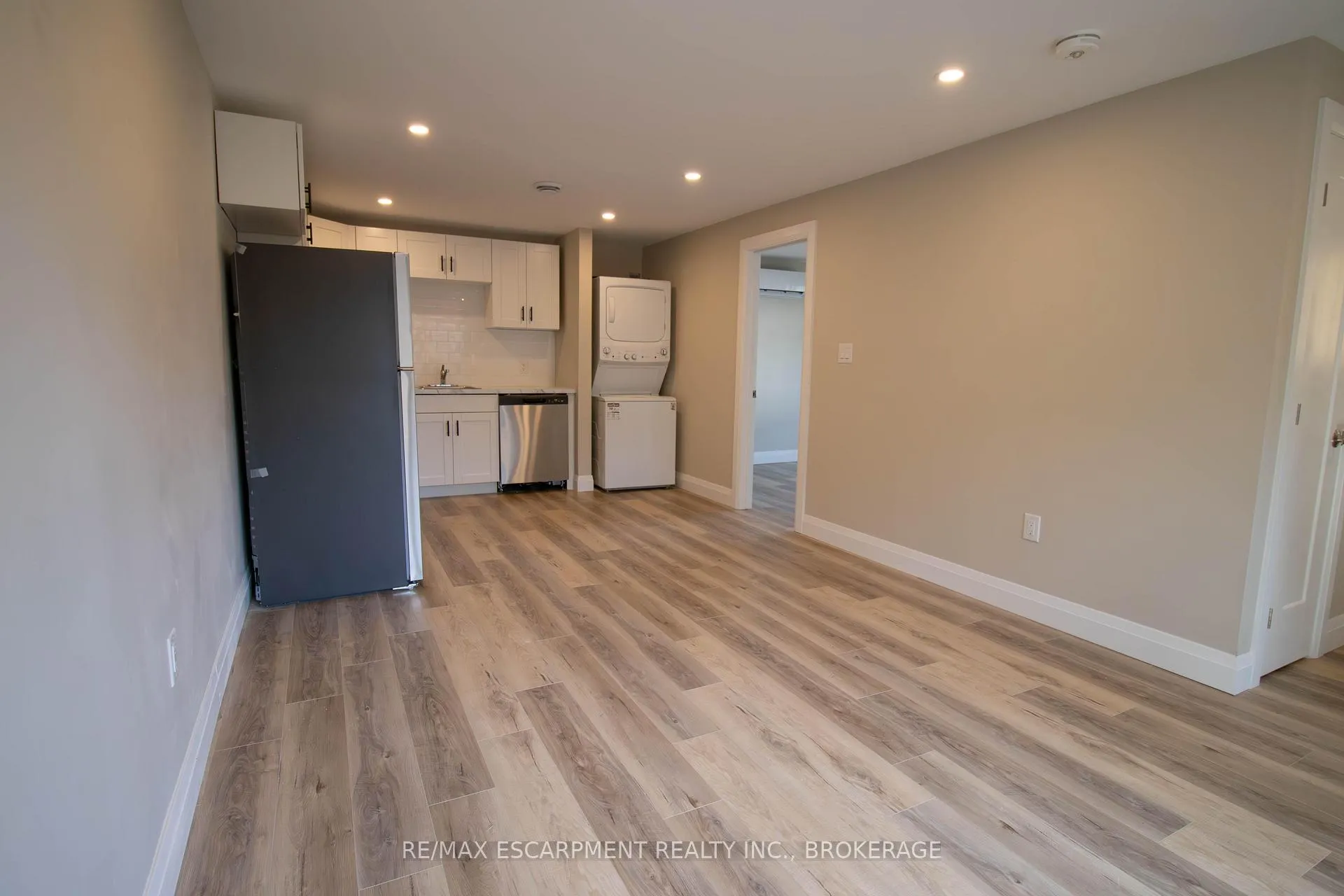Photo 3 of Unit 3, 539 Woodlawn Road, Welland, N. Welland — HOMEH