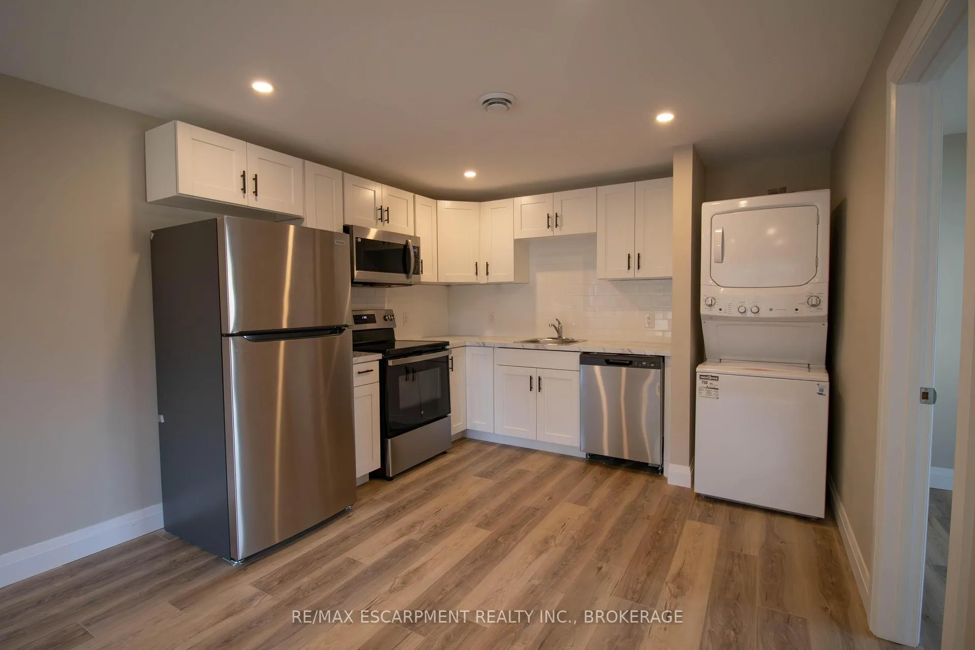 Photo 4 of Unit 3, 539 Woodlawn Road, Welland, N. Welland — HOMEH