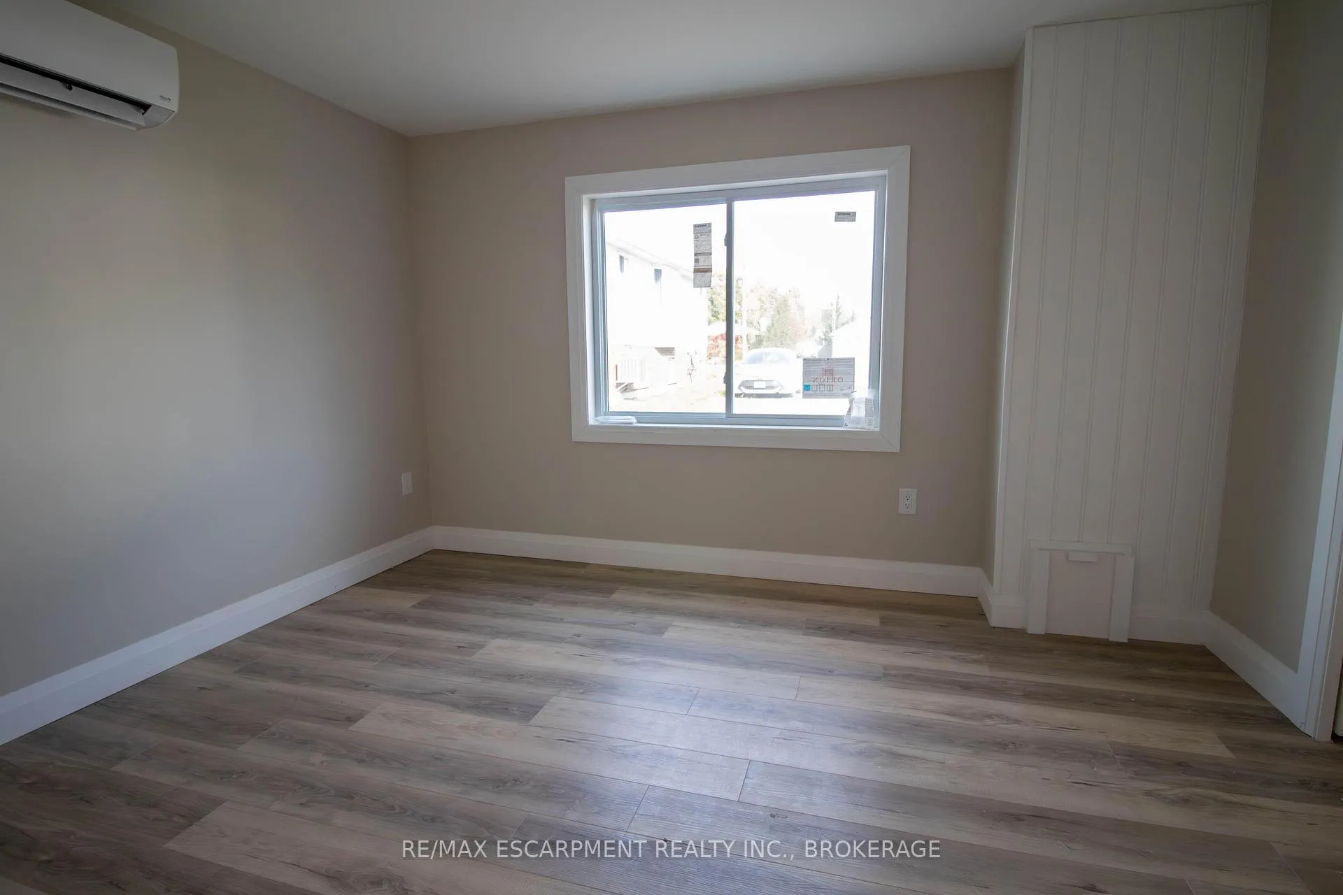 Photo 5 of Unit 3, 539 Woodlawn Road, Welland, N. Welland — HOMEH