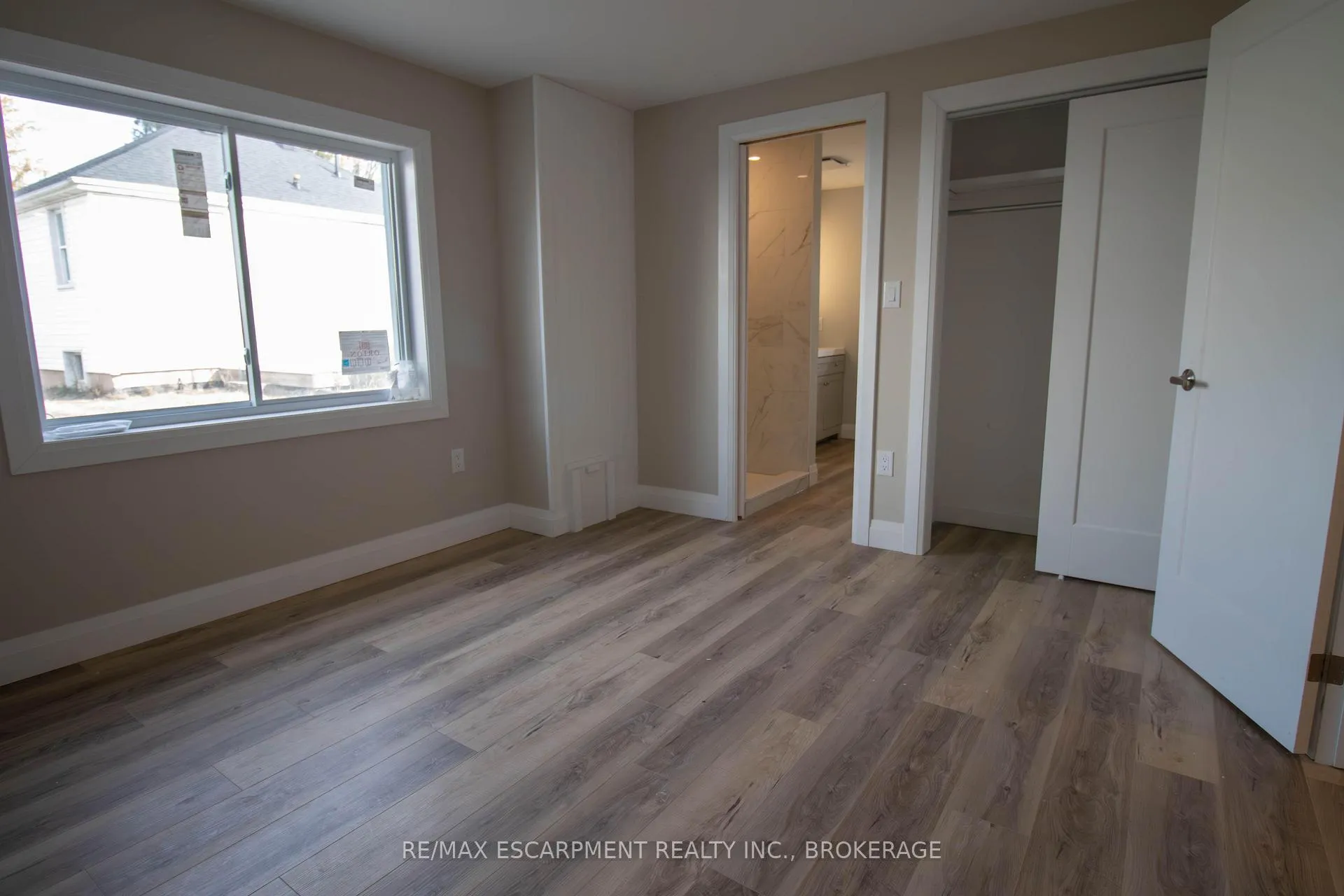 Photo 6 of Unit 3, 539 Woodlawn Road, Welland, N. Welland — HOMEH
