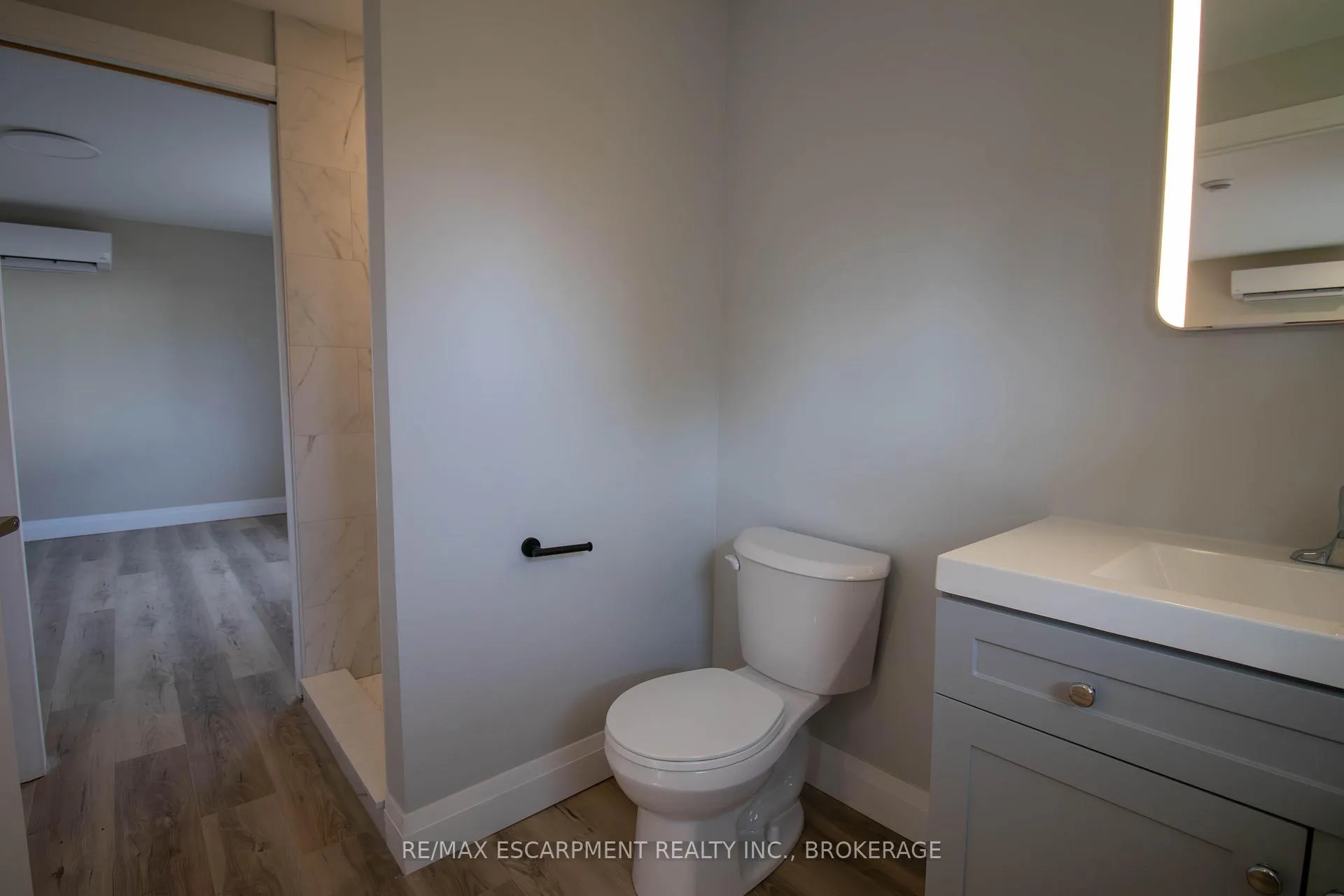 Photo 10 of Unit 3, 539 Woodlawn Road, Welland, N. Welland — HOMEH