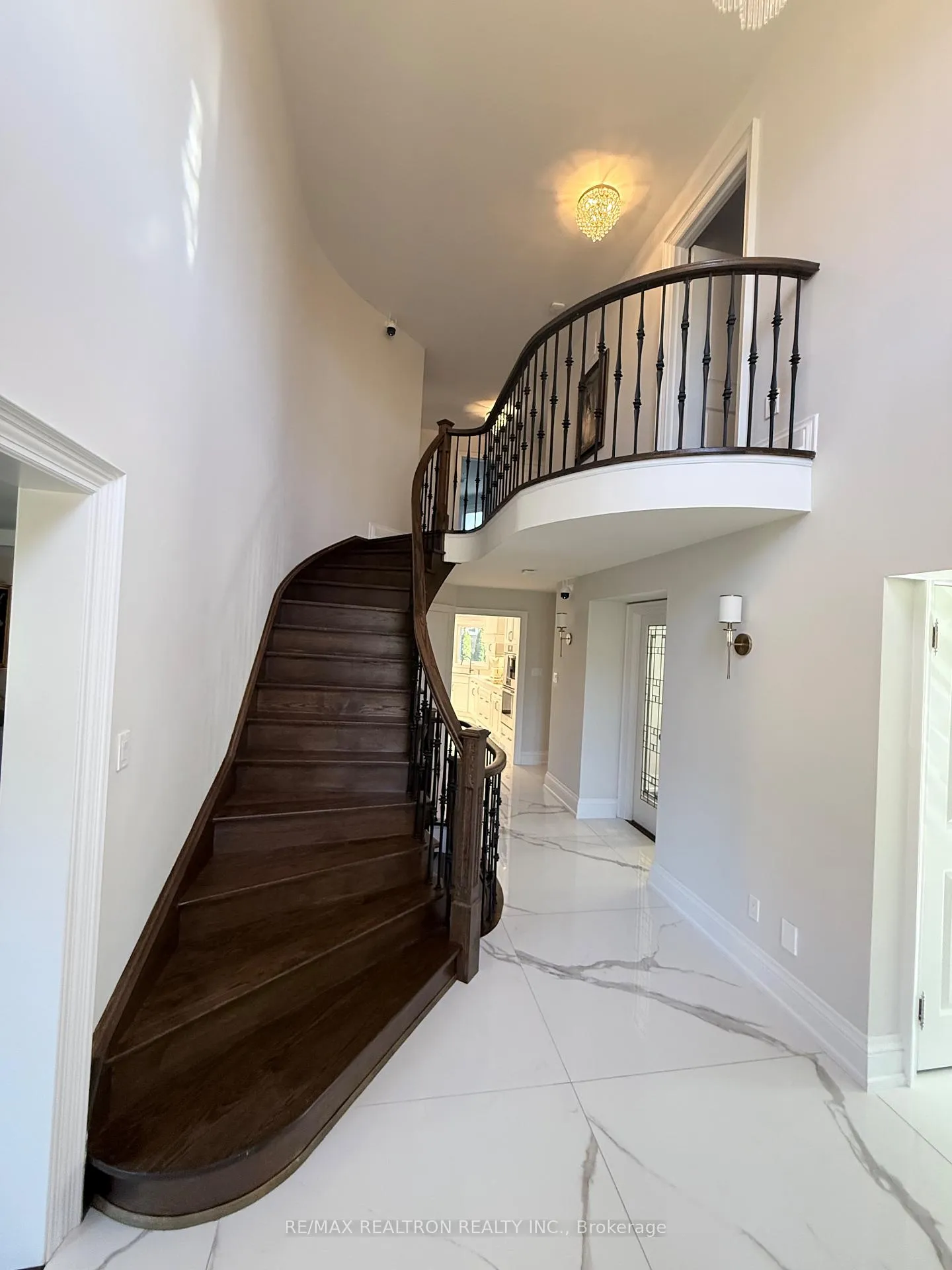 Photo 3 of 150 Newport Square, Vaughan, Uplands — HOMEH