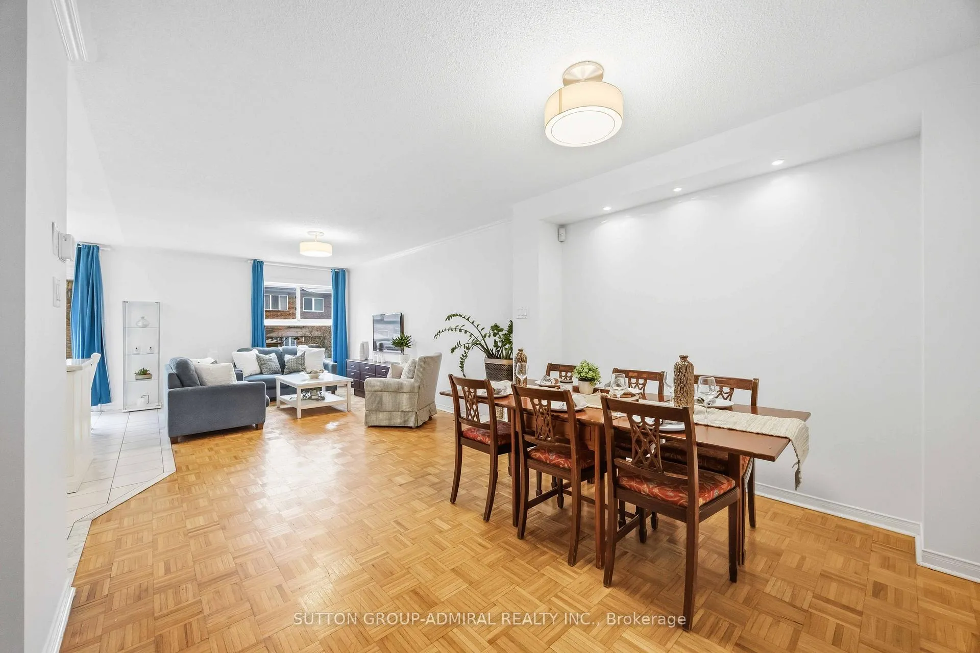 Photo 3 of 32 Bellagio Crescent, Vaughan, Patterson — HOMEH