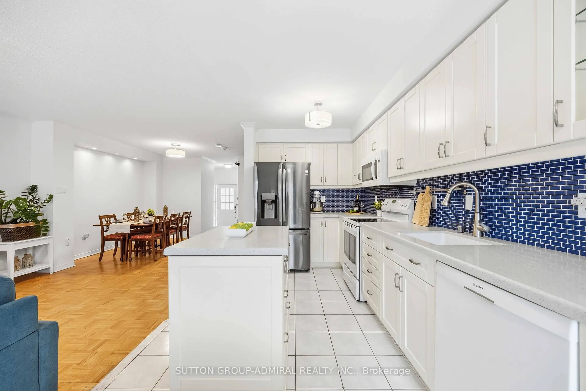 Photo 6 of 32 Bellagio Crescent, Vaughan, Patterson — HOMEH