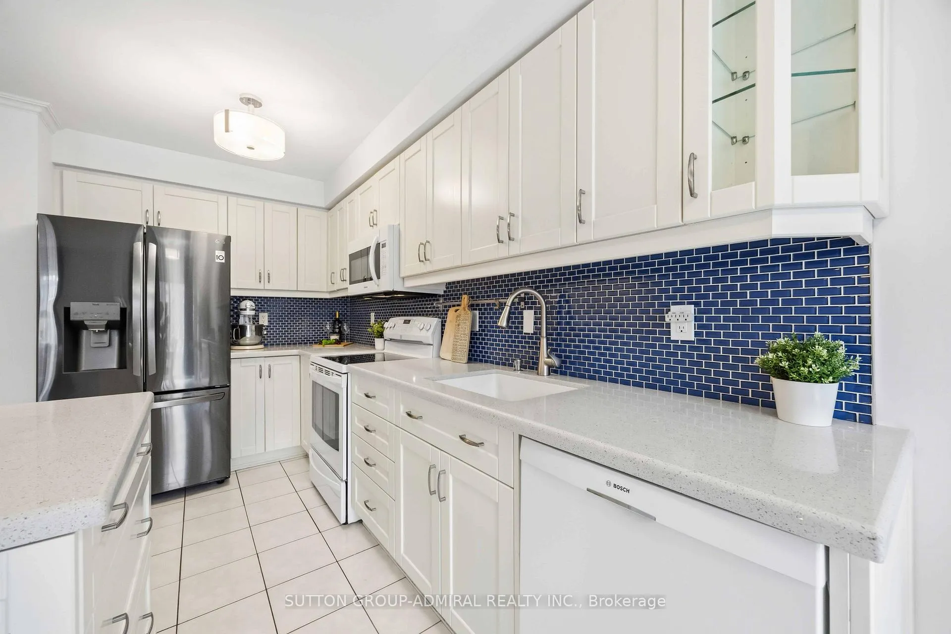 Photo 7 of 32 Bellagio Crescent, Vaughan, Patterson — HOMEH