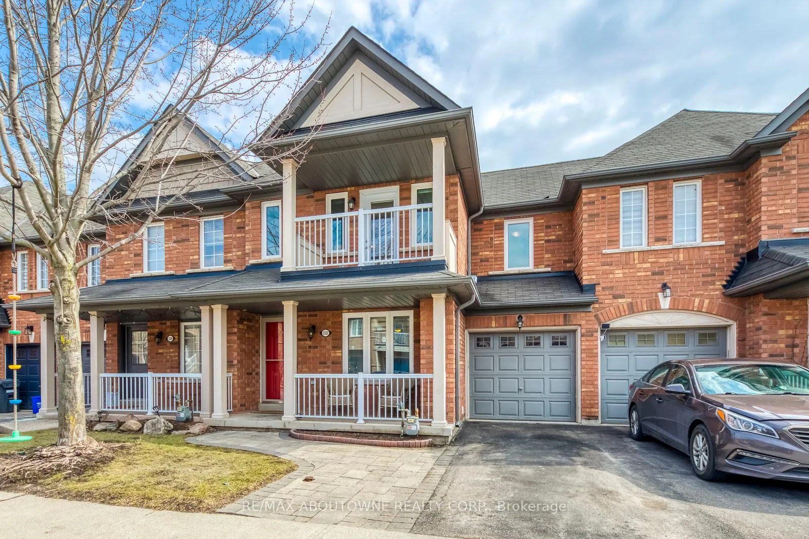 Photo 2 of 2322 Saddlecreek Crescent, Oakville, Westmount — HOMEH