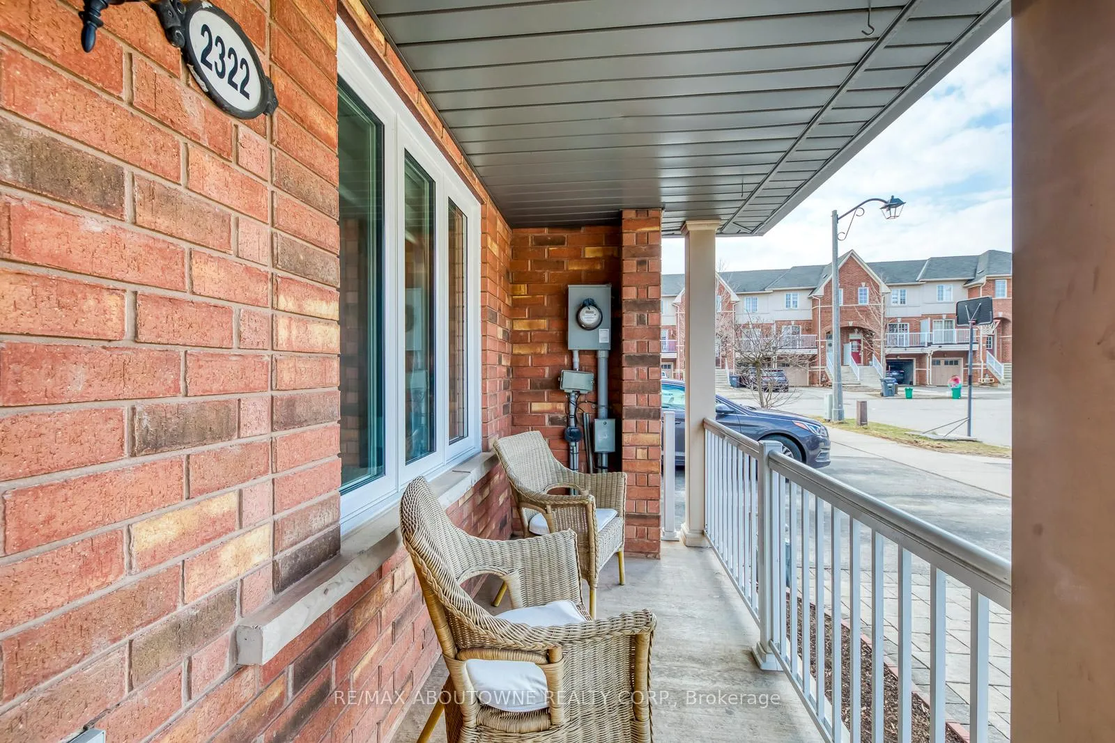 Photo 4 of 2322 Saddlecreek Crescent, Oakville, Westmount — HOMEH