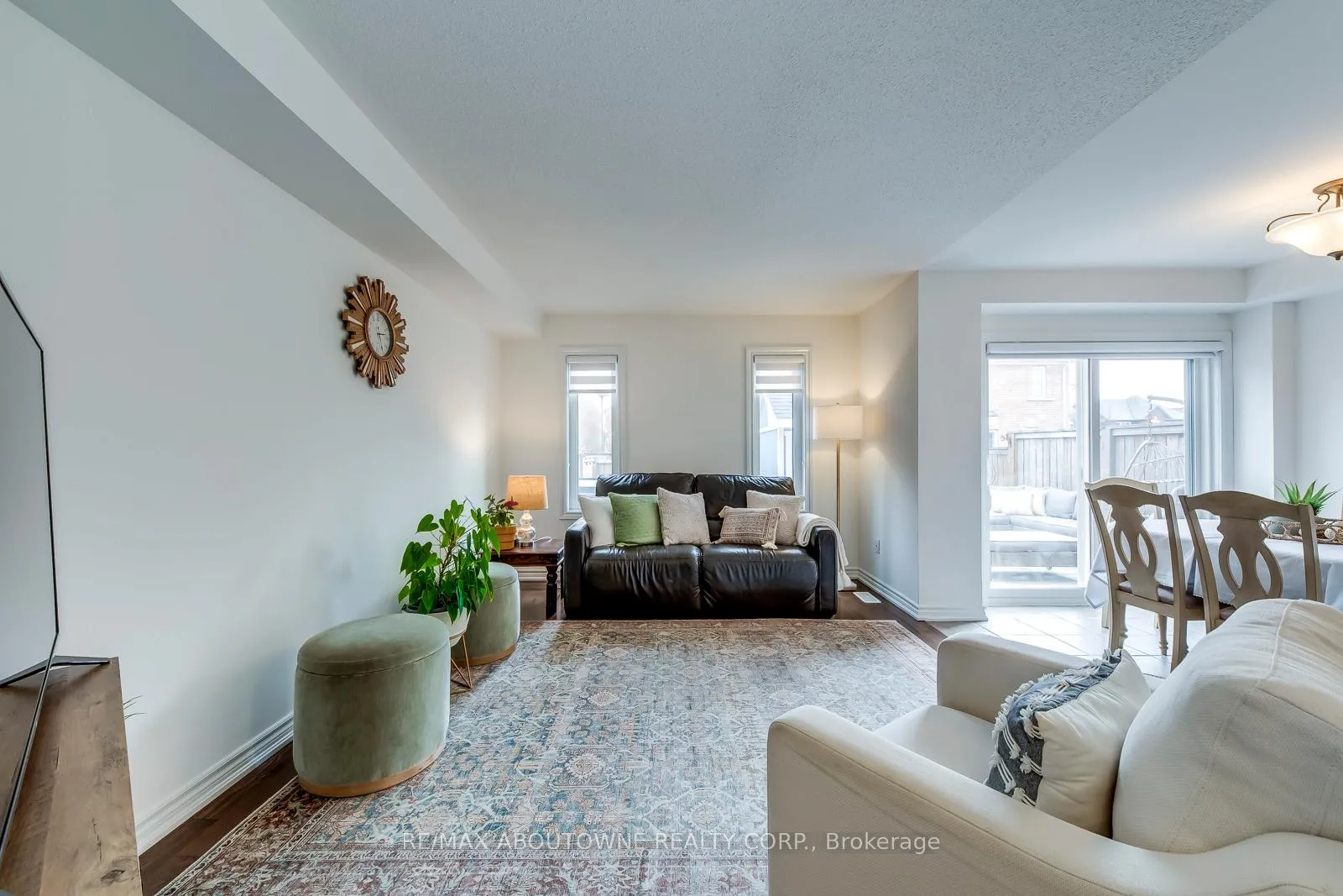 Photo 9 of 2322 Saddlecreek Crescent, Oakville, Westmount — HOMEH