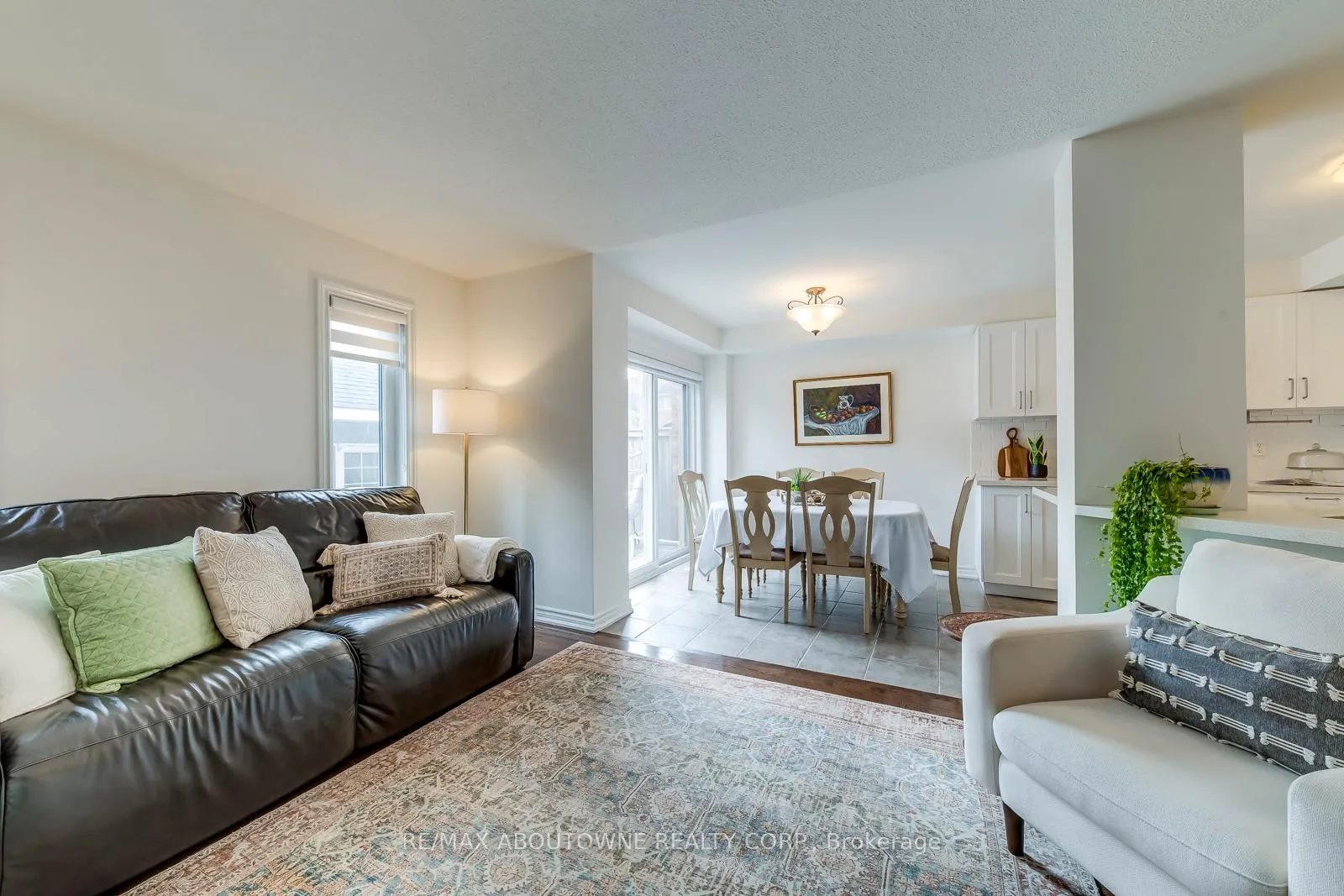 Photo 10 of 2322 Saddlecreek Crescent, Oakville, Westmount — HOMEH
