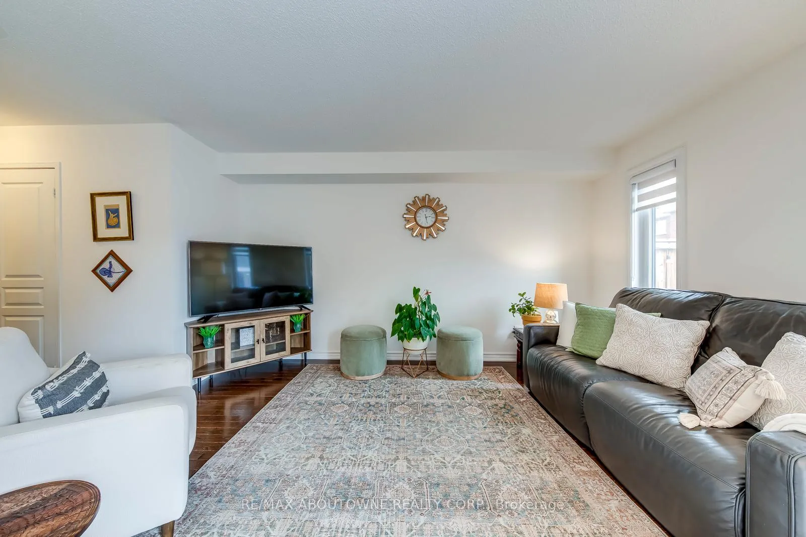 Photo 11 of 2322 Saddlecreek Crescent, Oakville, Westmount — HOMEH
