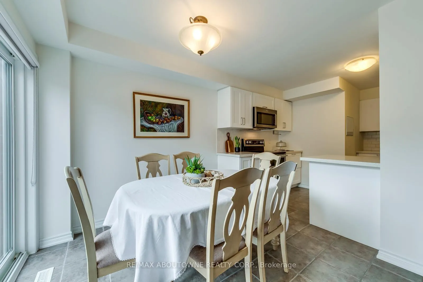 Photo 13 of 2322 Saddlecreek Crescent, Oakville, Westmount — HOMEH