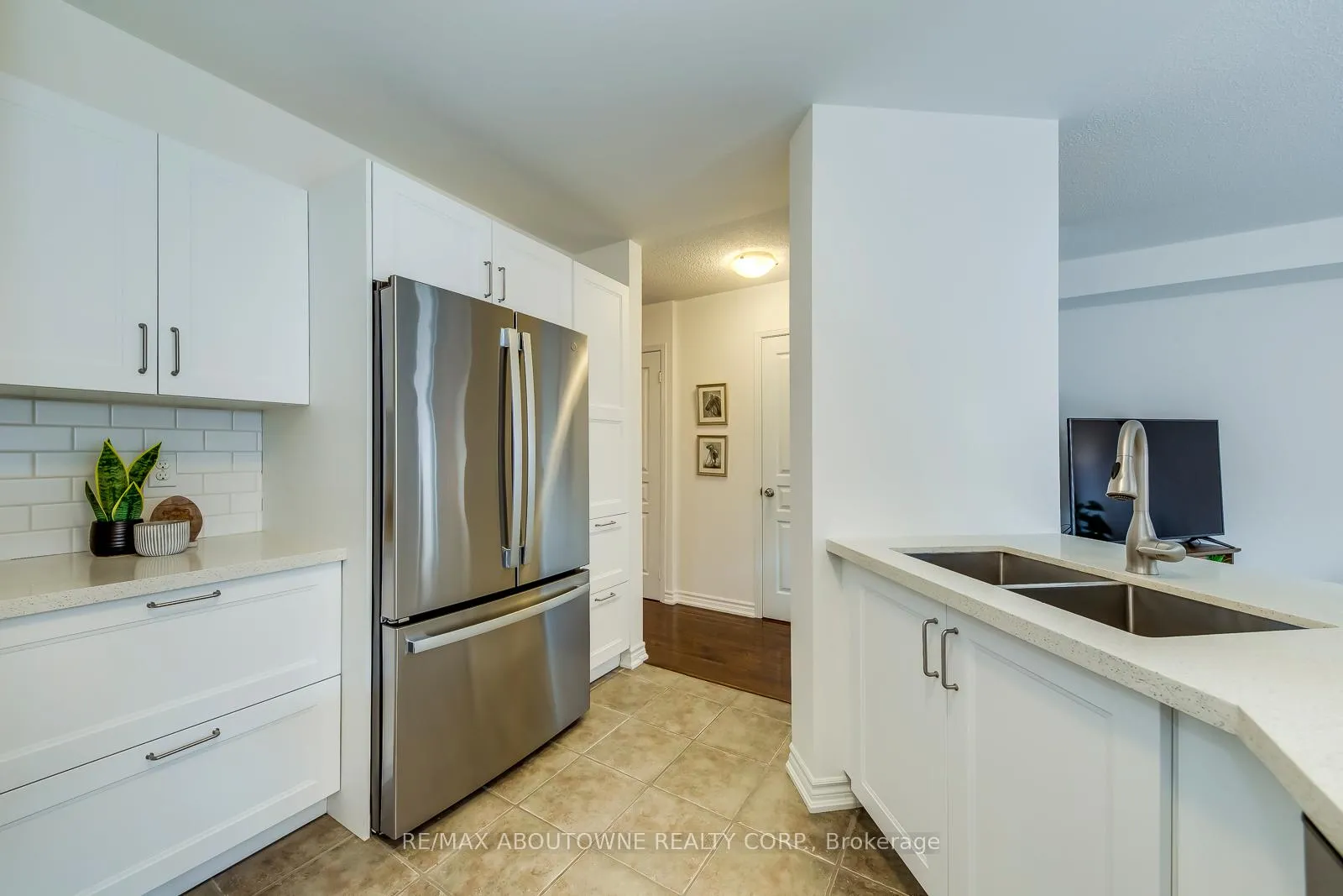 Photo 15 of 2322 Saddlecreek Crescent, Oakville, Westmount — HOMEH