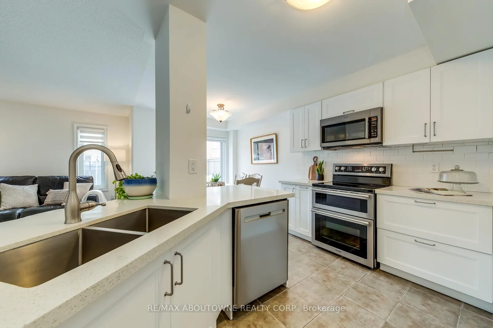 Photo 16 of 2322 Saddlecreek Crescent, Oakville, Westmount — HOMEH