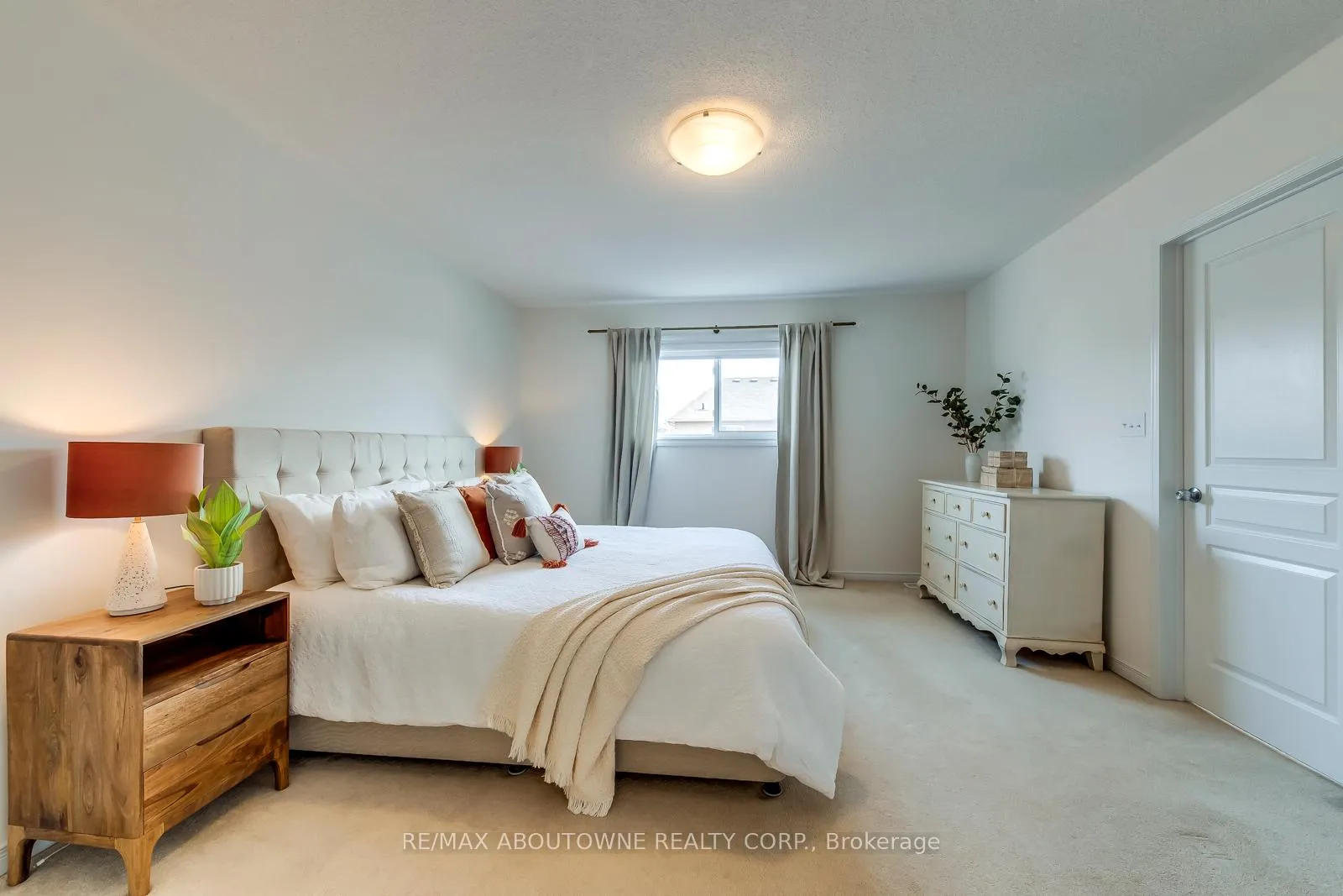 Photo 18 of 2322 Saddlecreek Crescent, Oakville, Westmount — HOMEH