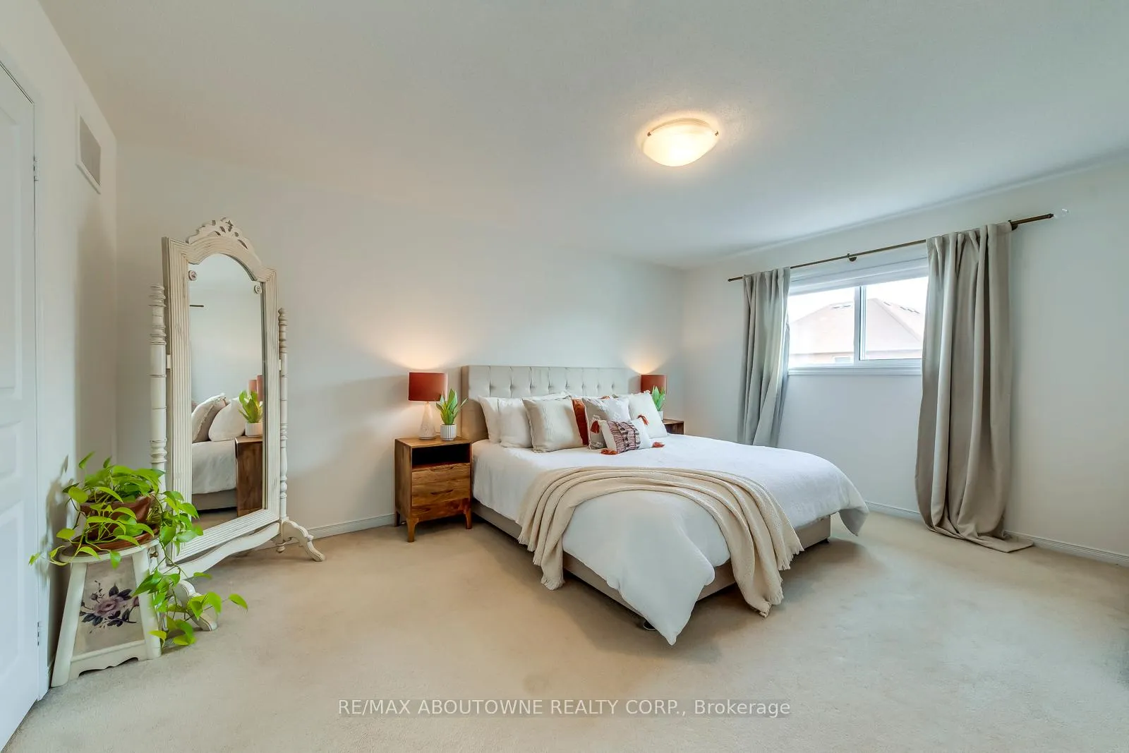 Photo 19 of 2322 Saddlecreek Crescent, Oakville, Westmount — HOMEH