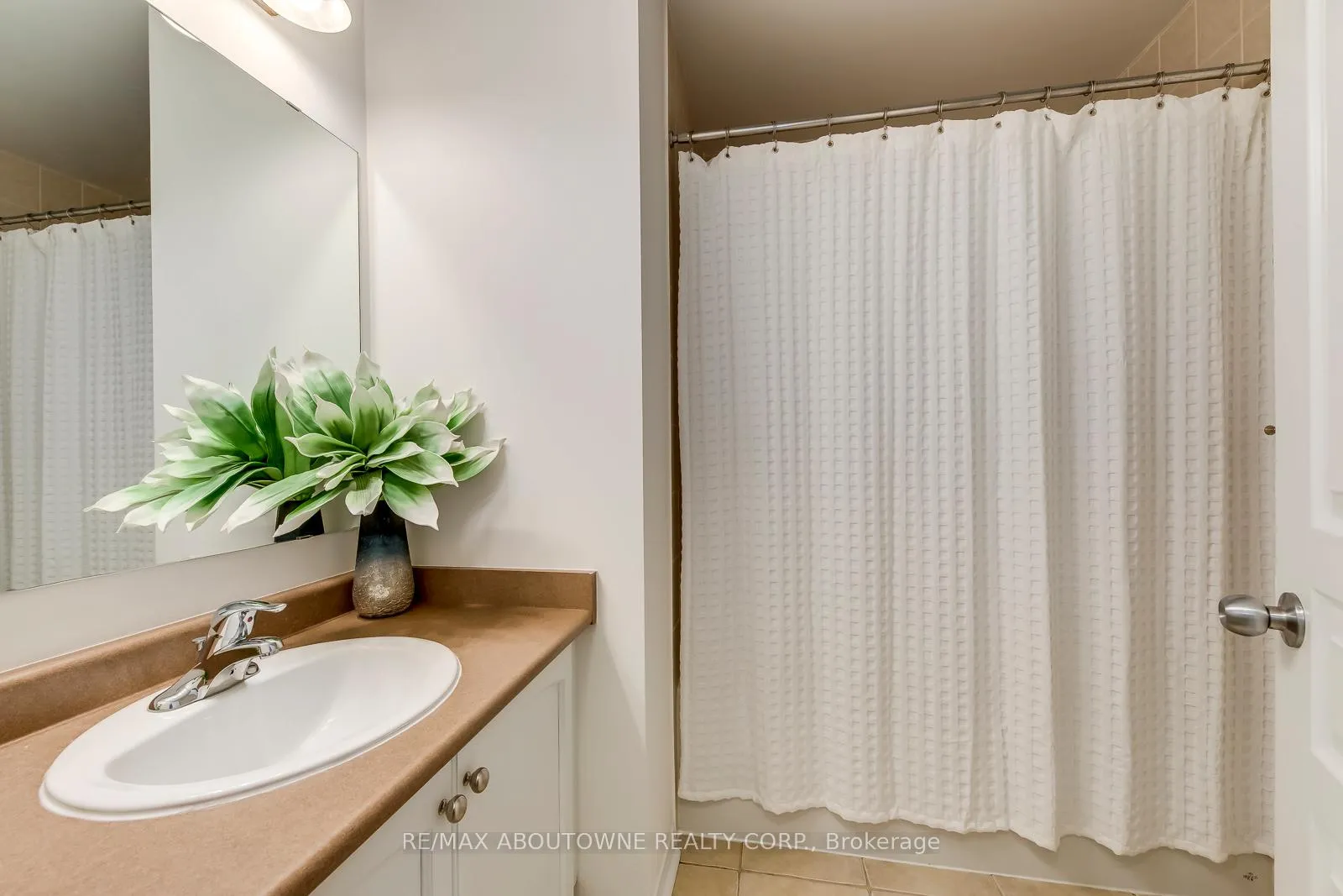 Photo 31 of 2322 Saddlecreek Crescent, Oakville, Westmount — HOMEH