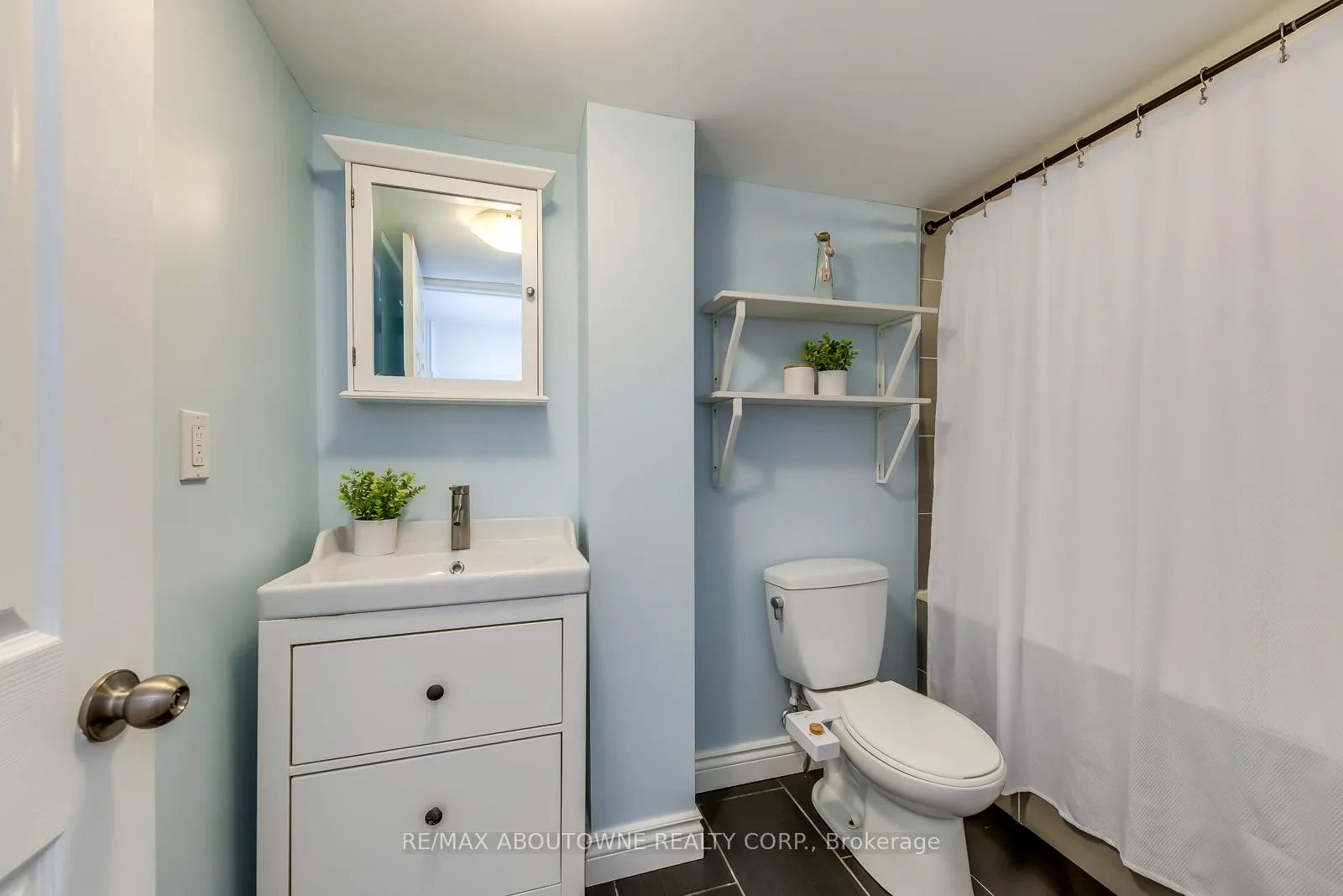 Photo 41 of 2322 Saddlecreek Crescent, Oakville, Westmount — HOMEH