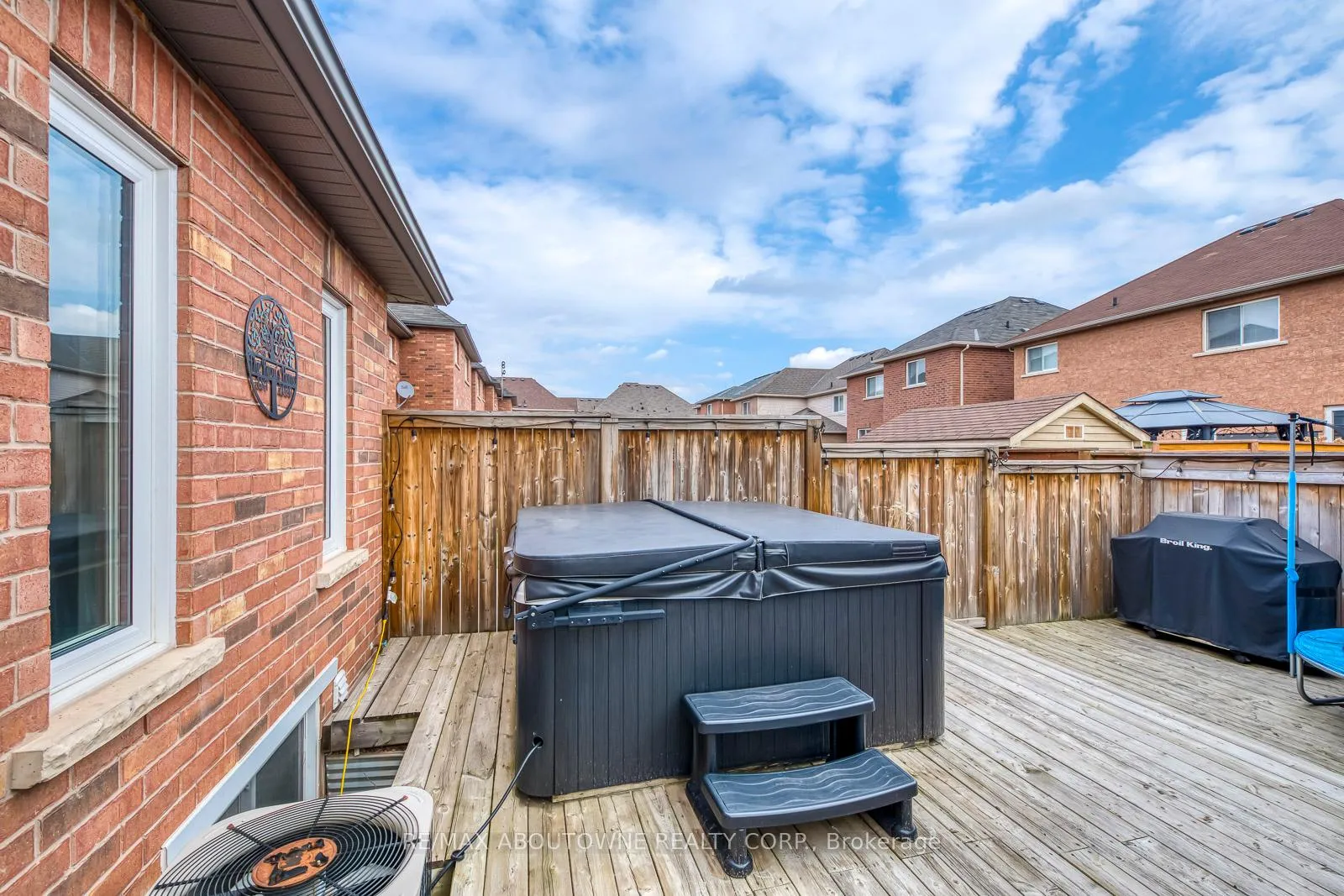 Photo 46 of 2322 Saddlecreek Crescent, Oakville, Westmount — HOMEH