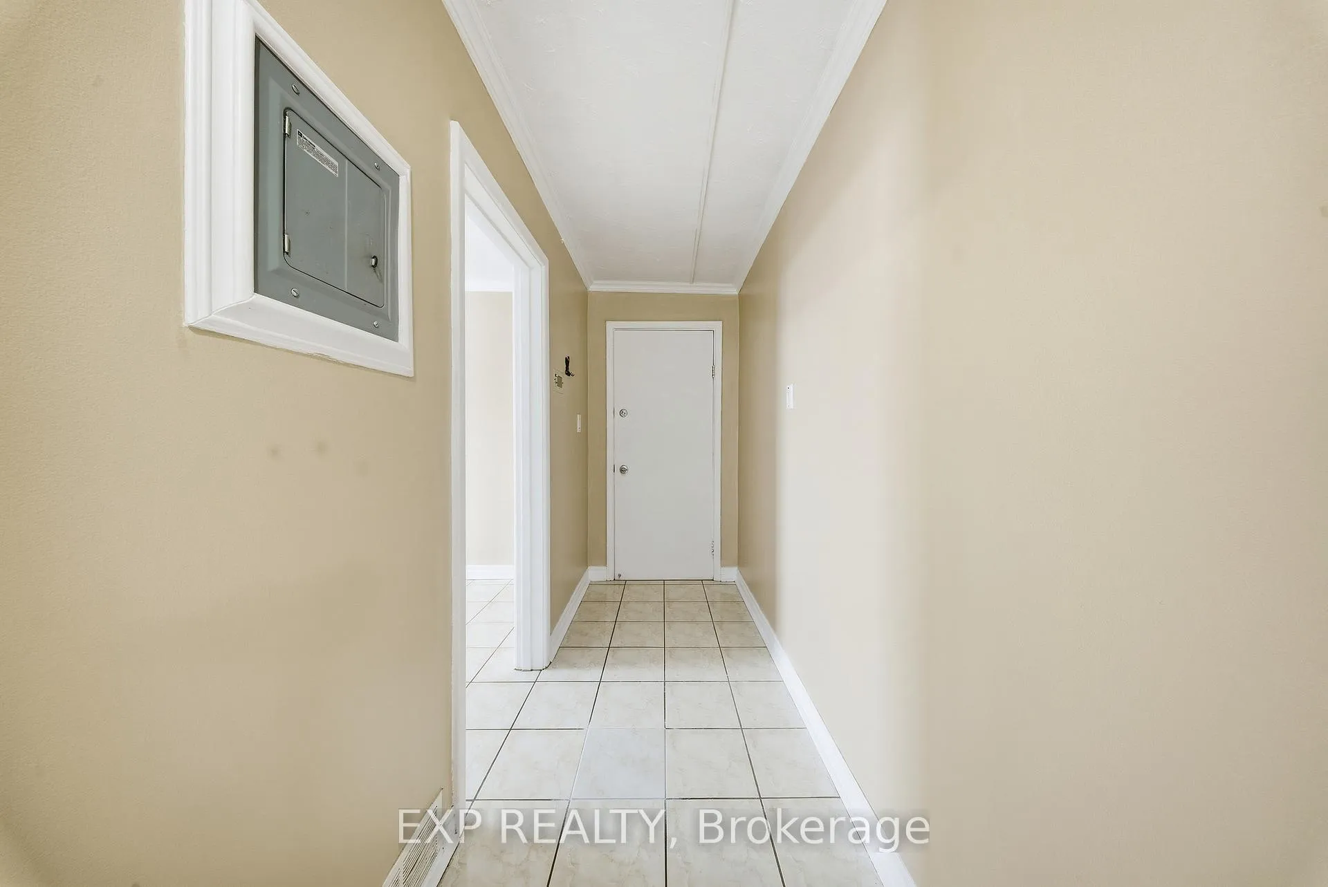 Photo 3 of Unit 2, 36 Market Street, Brampton, Downtown Brampton — HOMEH