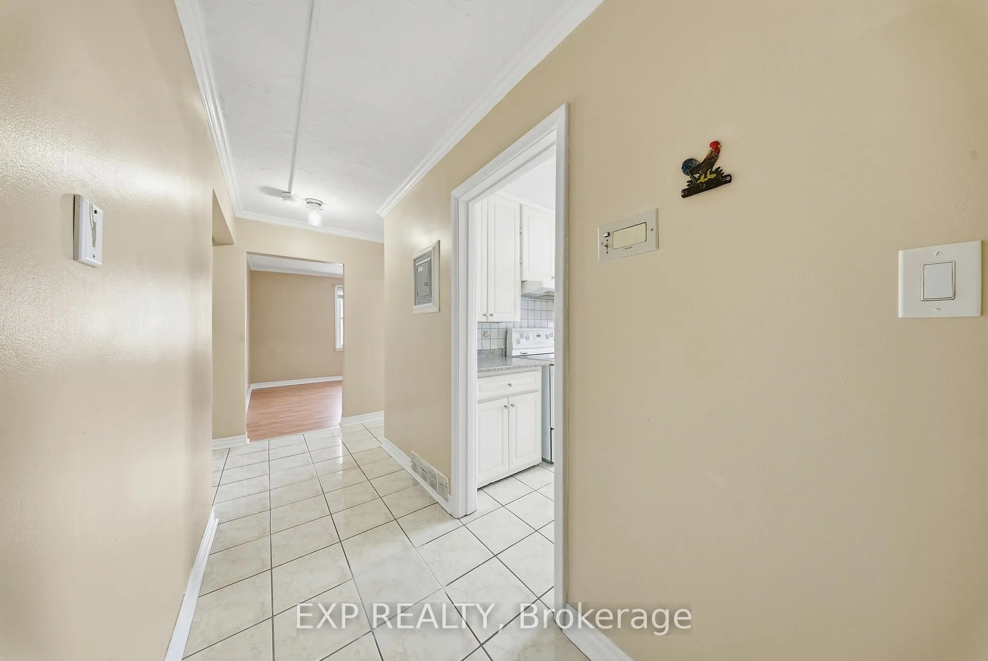 Photo 4 of Unit 2, 36 Market Street, Brampton, Downtown Brampton — HOMEH
