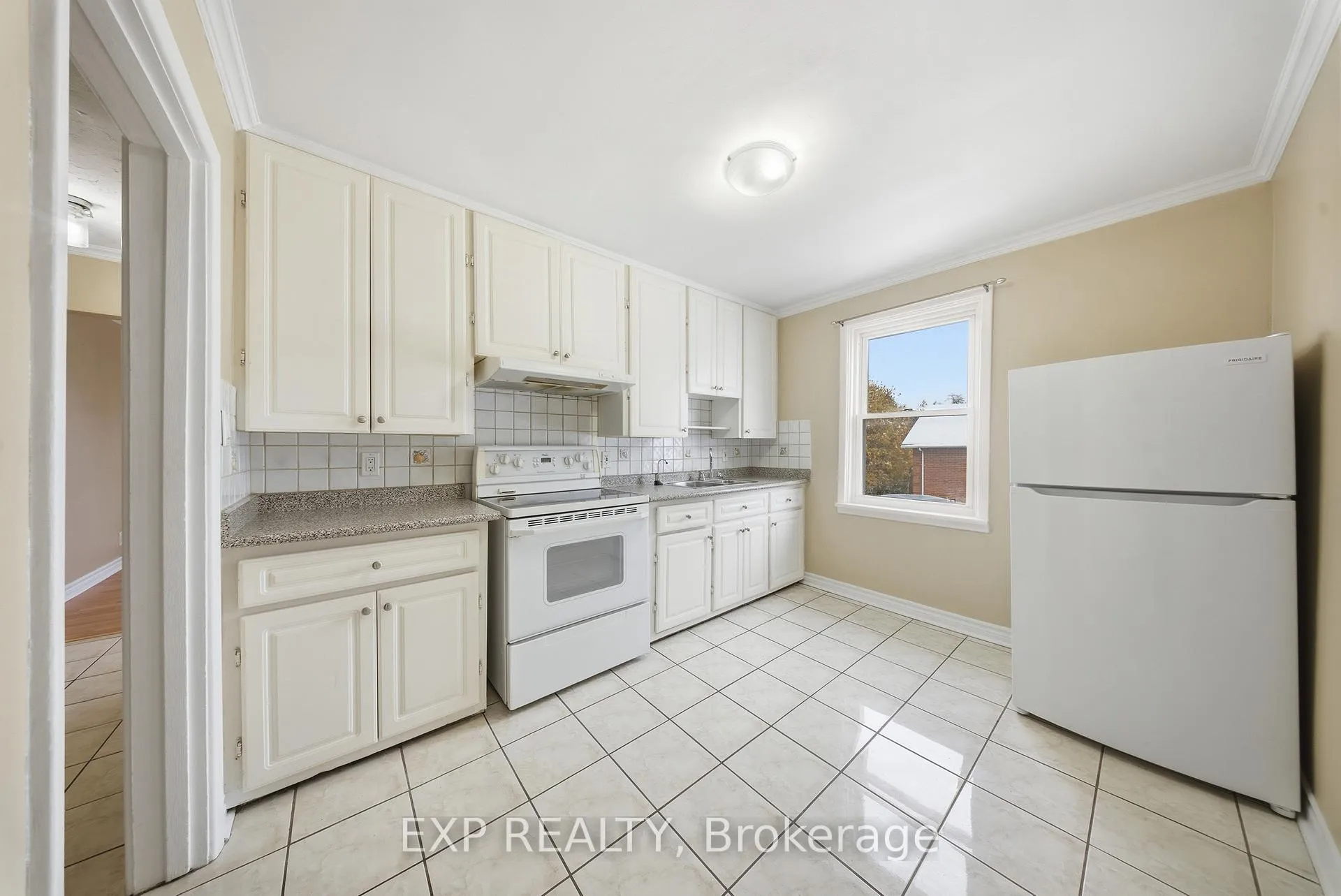 Photo 5 of Unit 2, 36 Market Street, Brampton, Downtown Brampton — HOMEH
