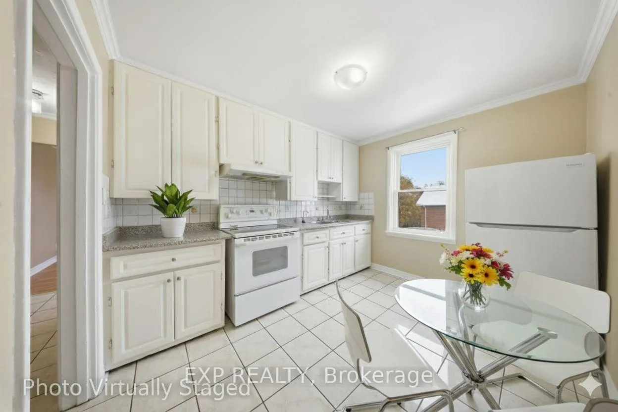 Photo 6 of Unit 2, 36 Market Street, Brampton, Downtown Brampton — HOMEH