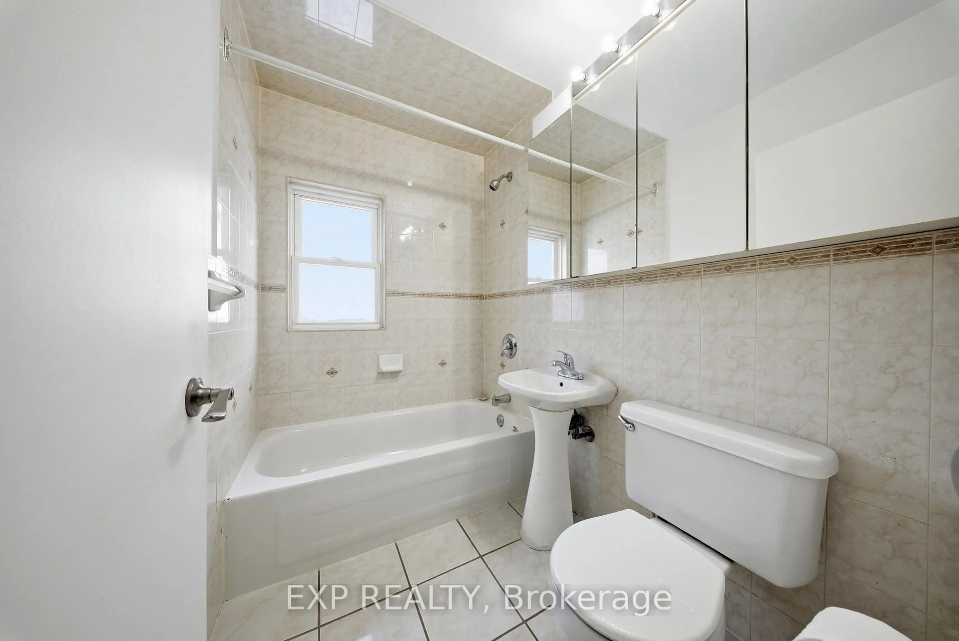 Photo 13 of Unit 2, 36 Market Street, Brampton, Downtown Brampton — HOMEH