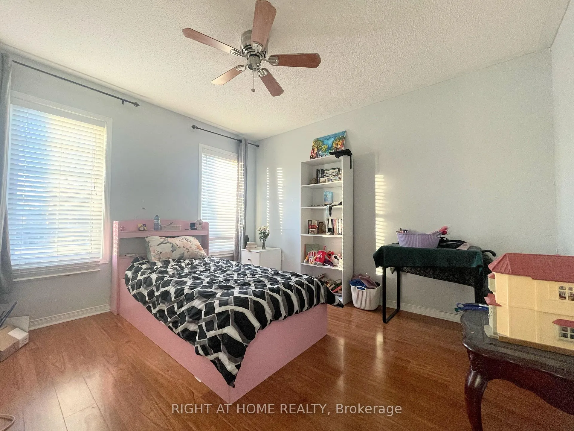 Photo 25 of 53 Knightswood Crescent, Brampton, Fletcher's Meadow — HOMEH