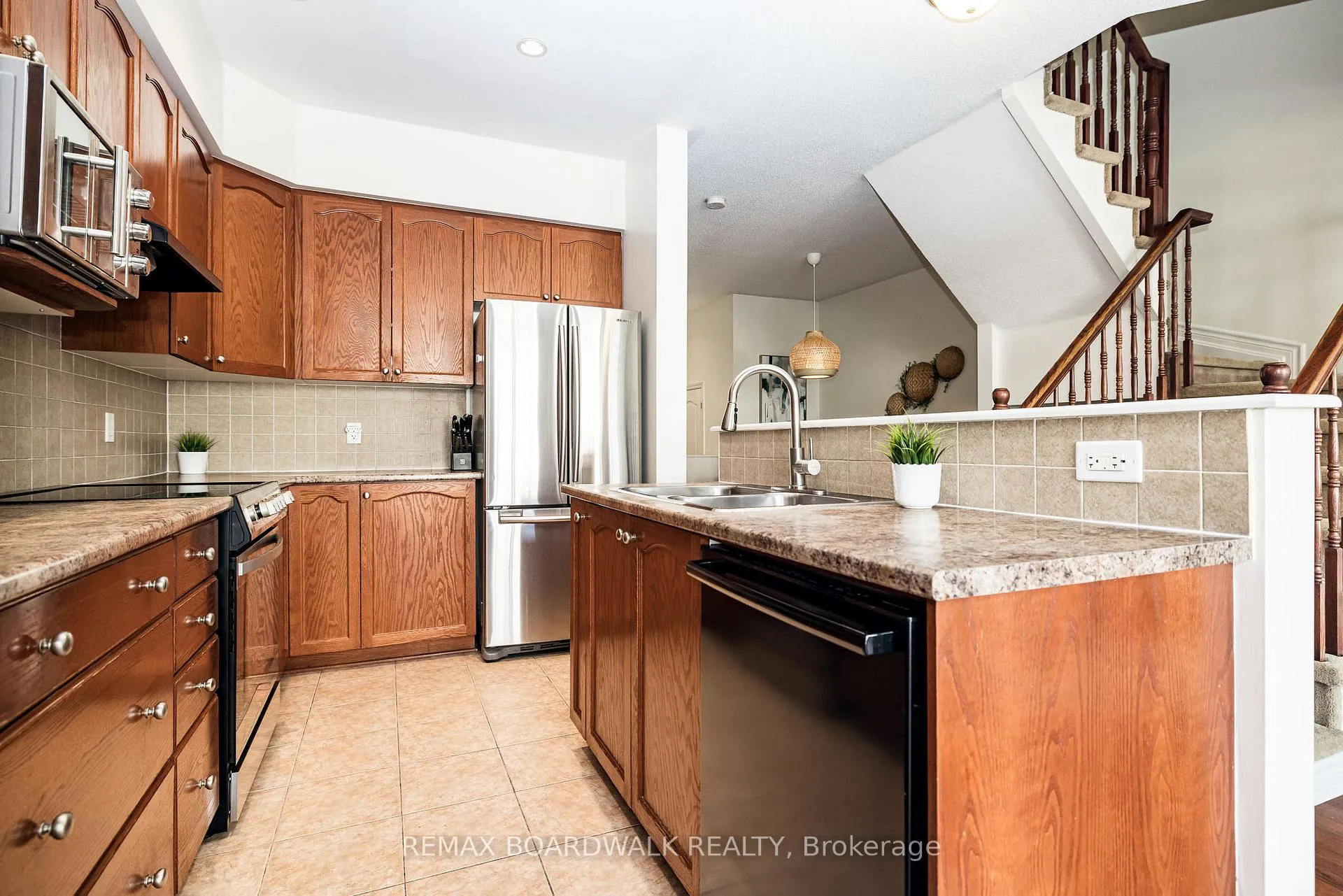 Photo 12 of 29 Madelon Drive, Ottawa, Barrhaven - Longfields — HOMEH