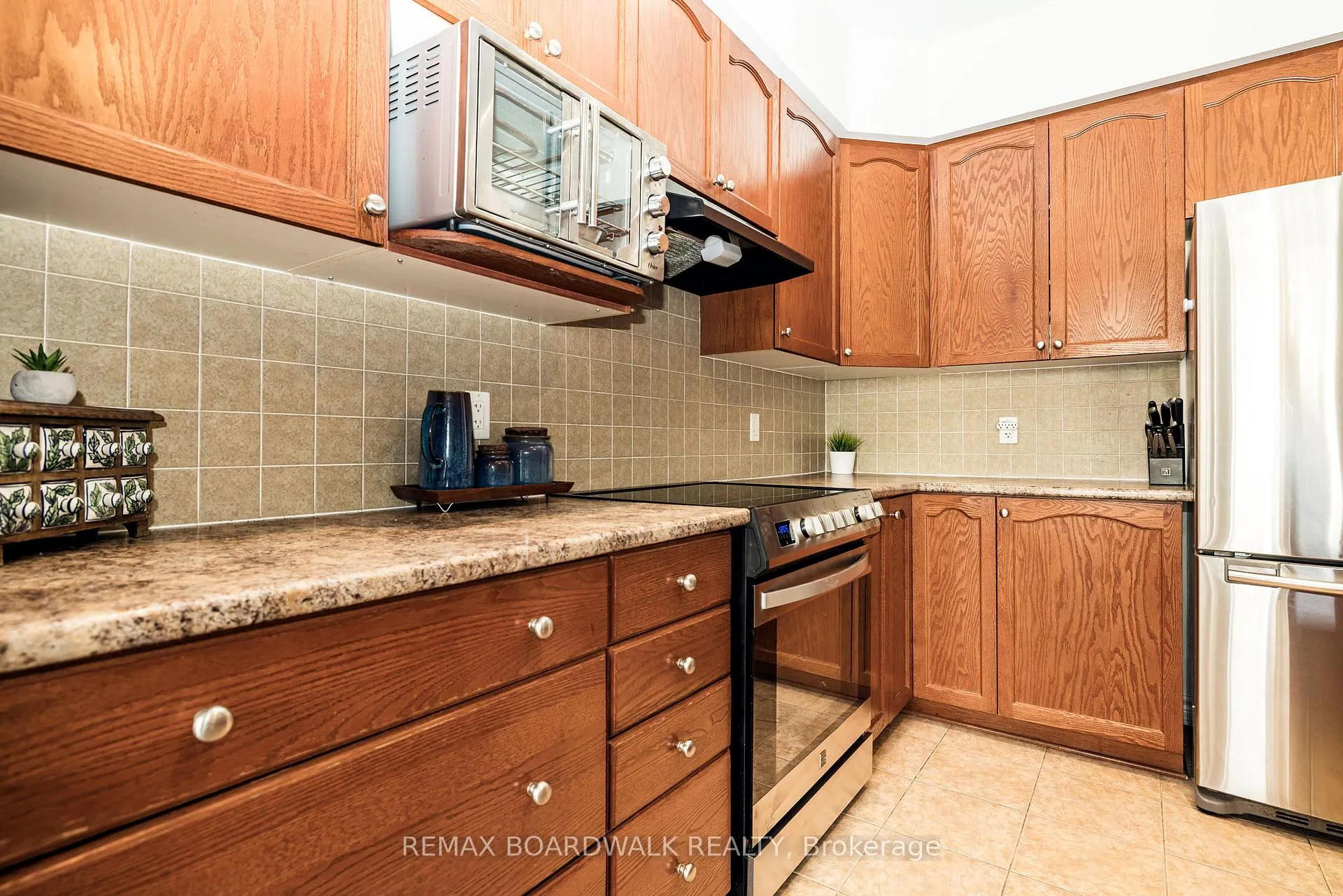 Photo 13 of 29 Madelon Drive, Ottawa, Barrhaven - Longfields — HOMEH