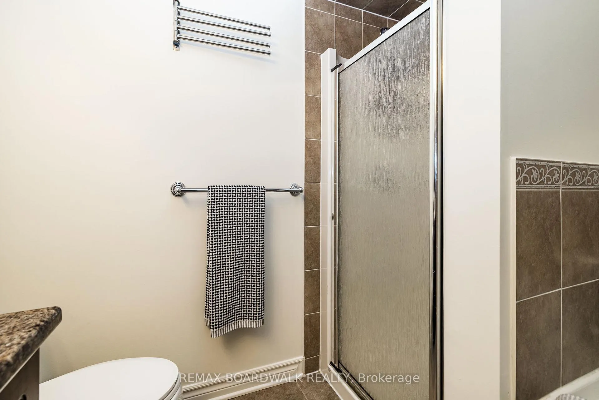 Photo 25 of 29 Madelon Drive, Ottawa, Barrhaven - Longfields — HOMEH