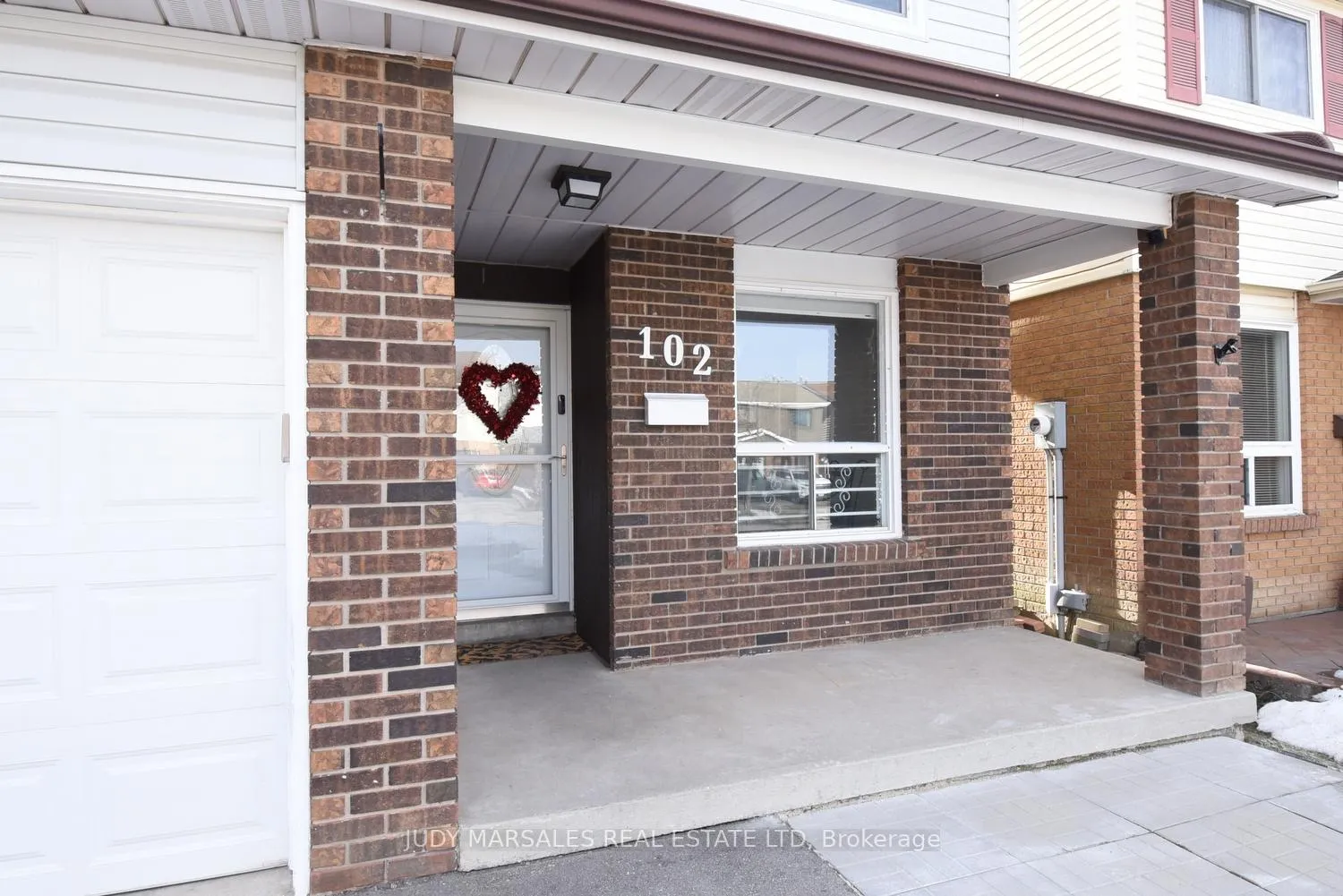 Photo 2 of 102 Elderwood Place, Brampton, Brampton North — HOMEH