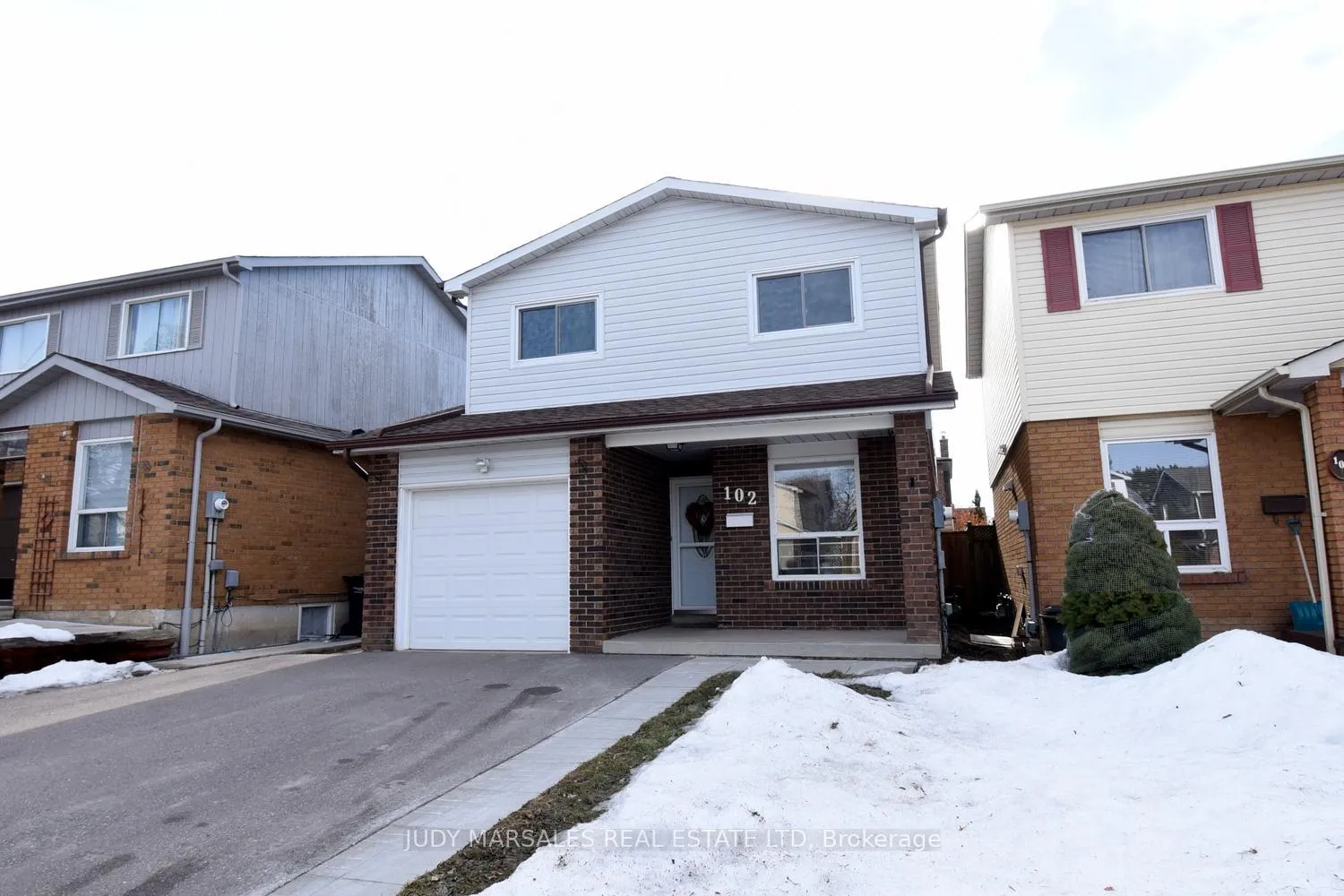 Photo 3 of 102 Elderwood Place, Brampton, Brampton North — HOMEH