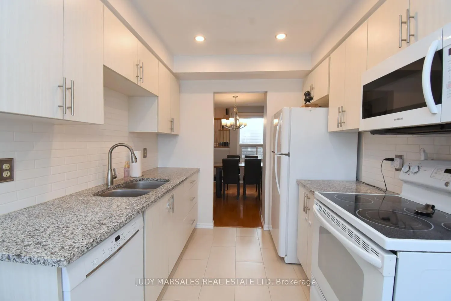 Photo 6 of 102 Elderwood Place, Brampton, Brampton North — HOMEH