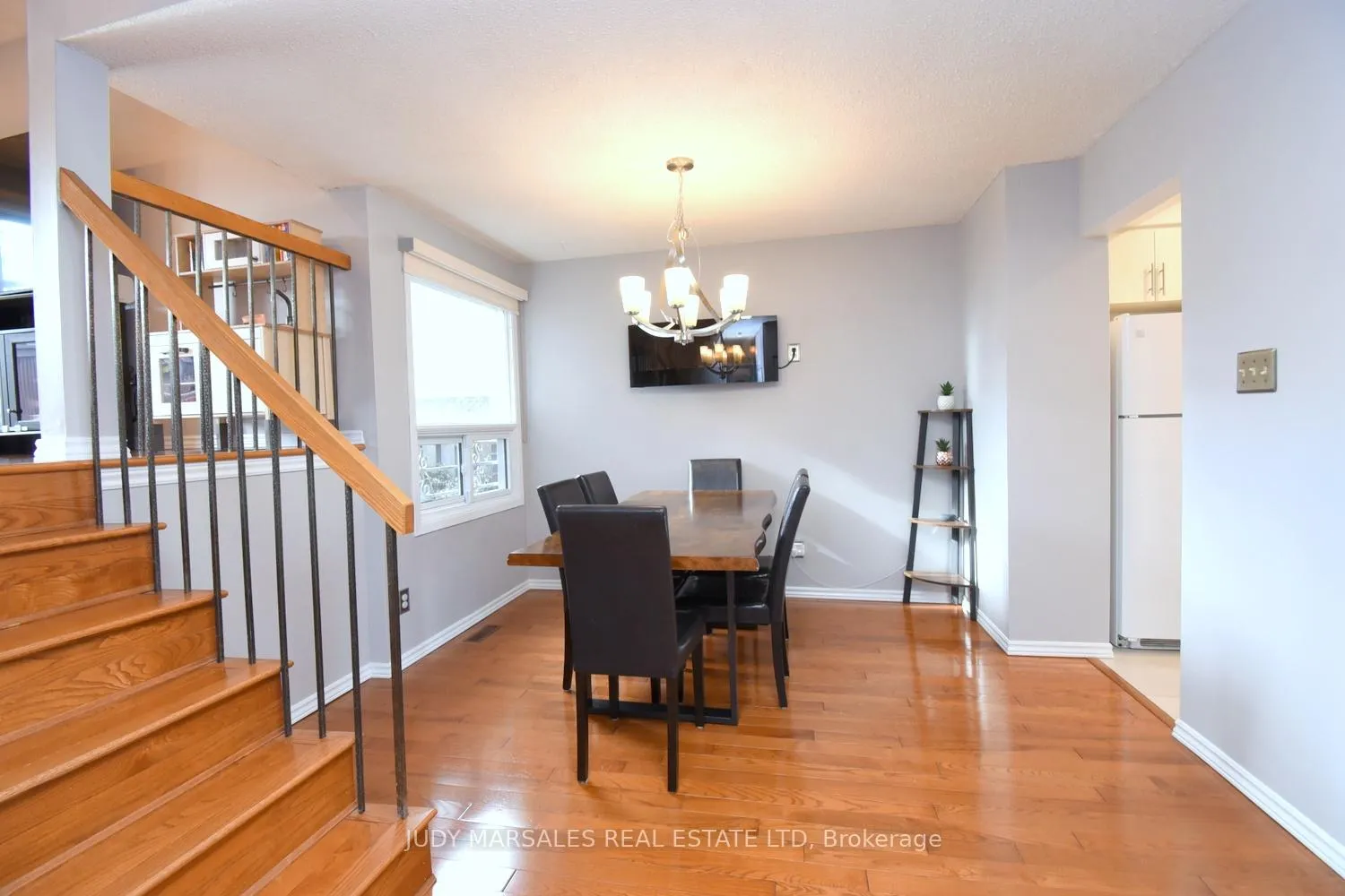 Photo 7 of 102 Elderwood Place, Brampton, Brampton North — HOMEH