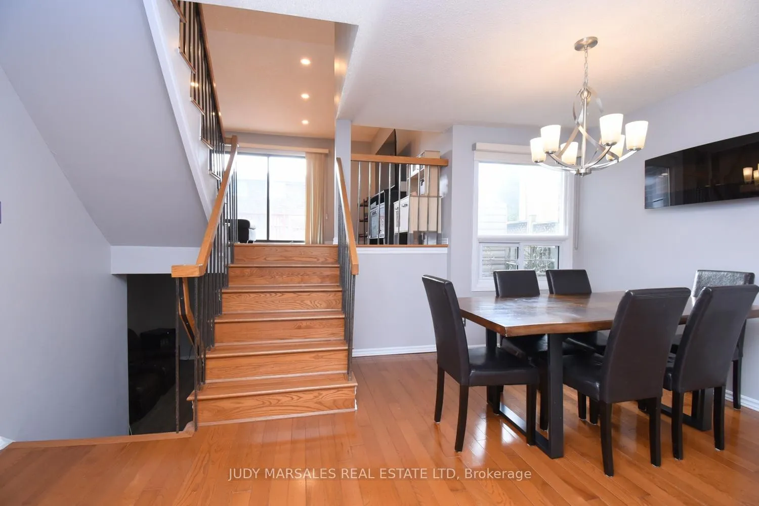 Photo 9 of 102 Elderwood Place, Brampton, Brampton North — HOMEH