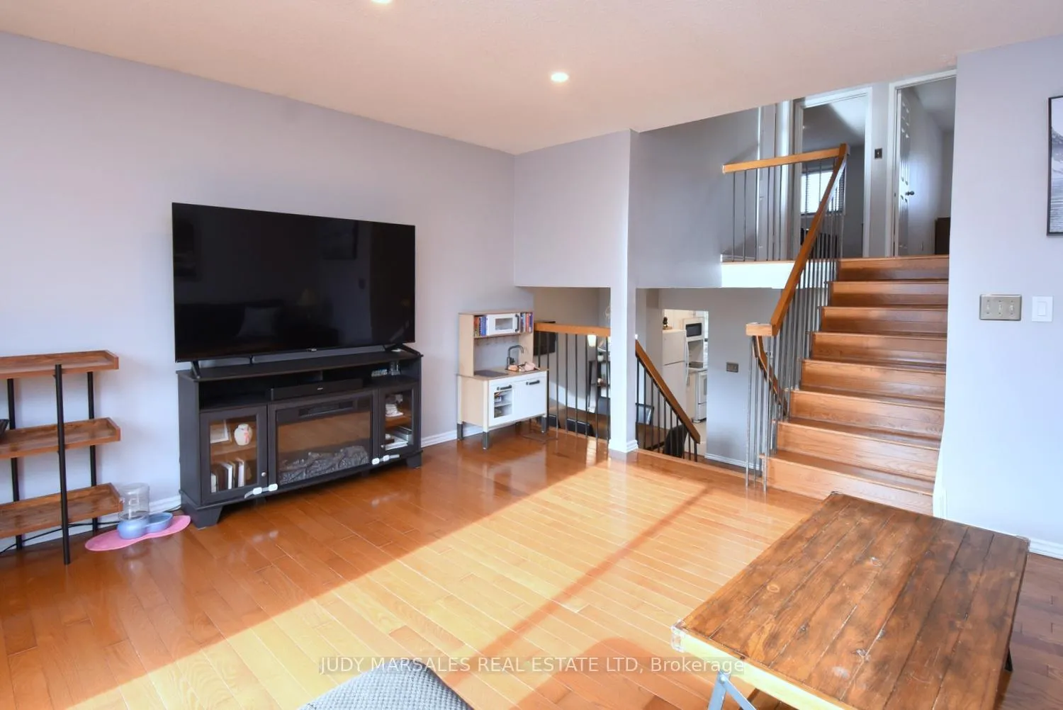 Photo 12 of 102 Elderwood Place, Brampton, Brampton North — HOMEH