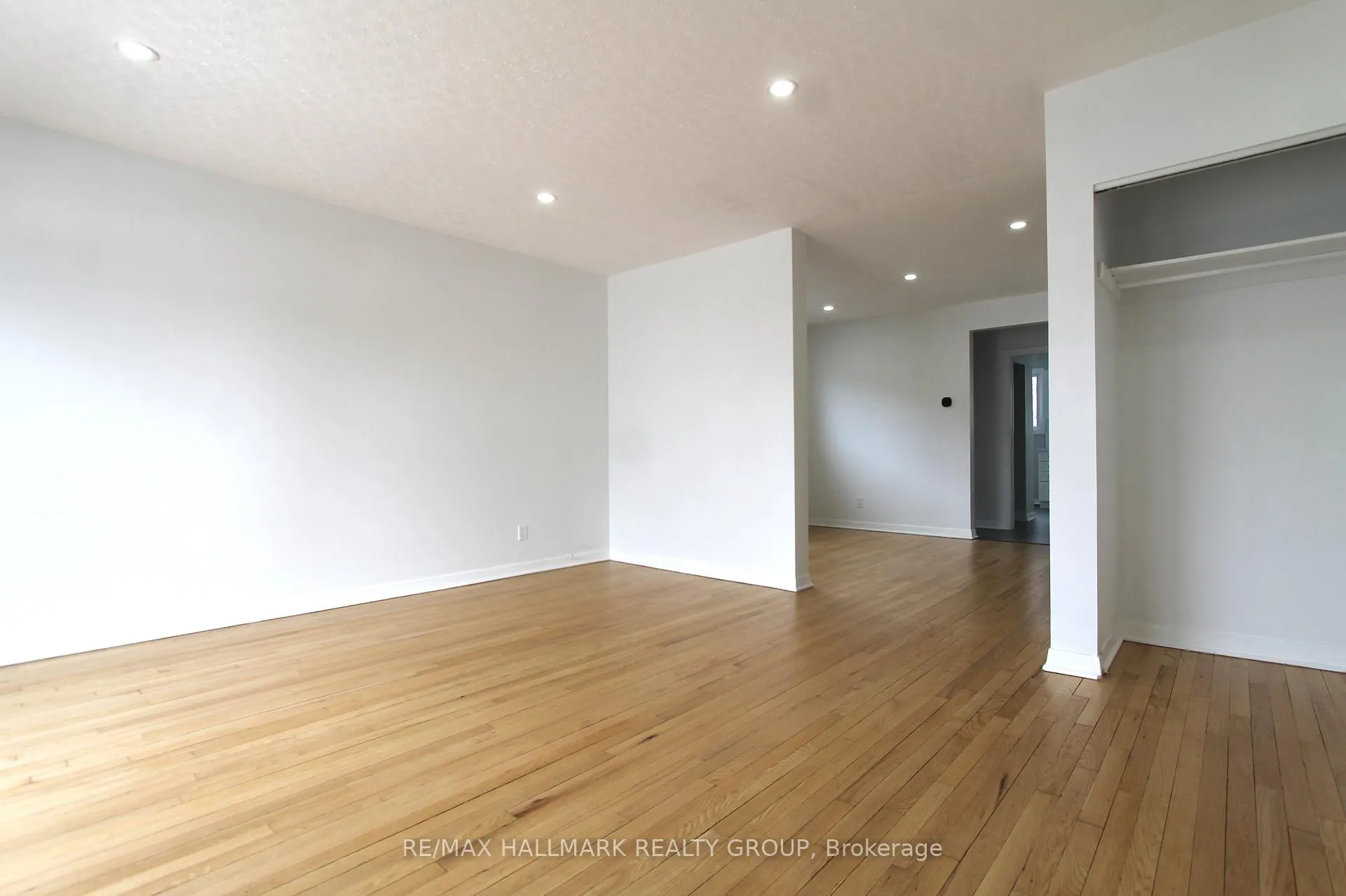 Photo 4 of 1427 Bellamy Street, Ottawa, Carleton Square — HOMEH