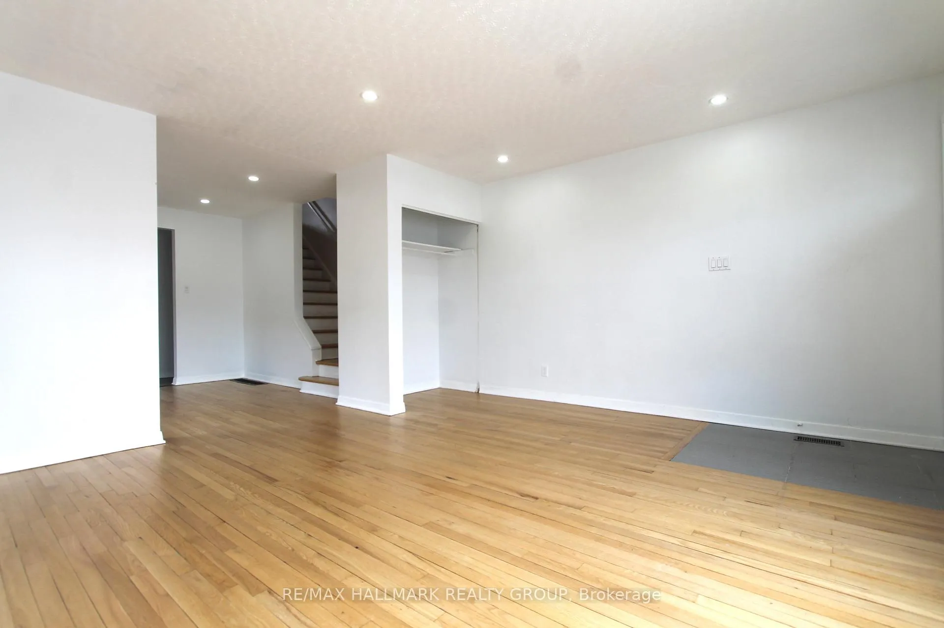 Photo 5 of 1427 Bellamy Street, Ottawa, Carleton Square — HOMEH
