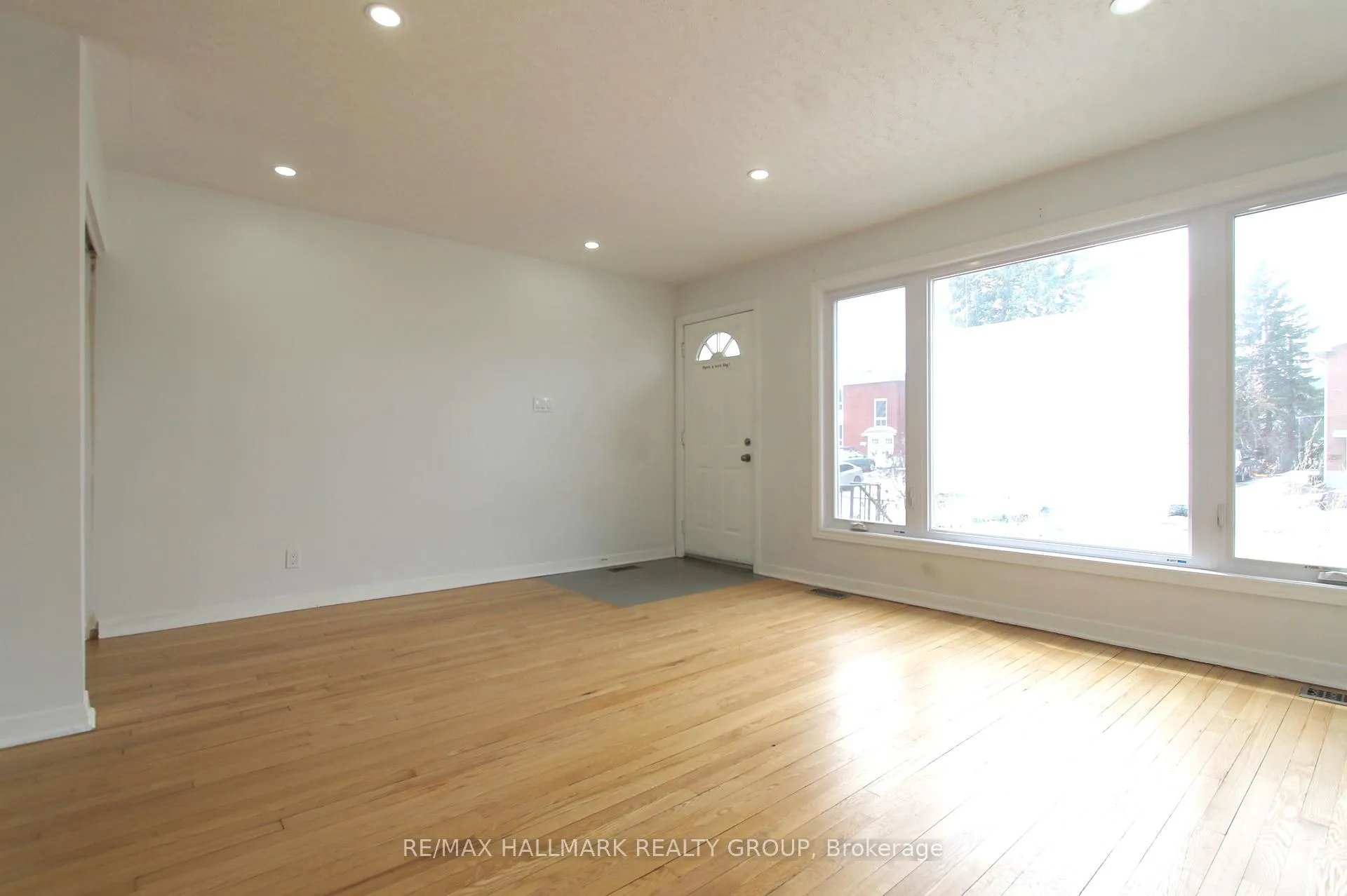 Photo 6 of 1427 Bellamy Street, Ottawa, Carleton Square — HOMEH