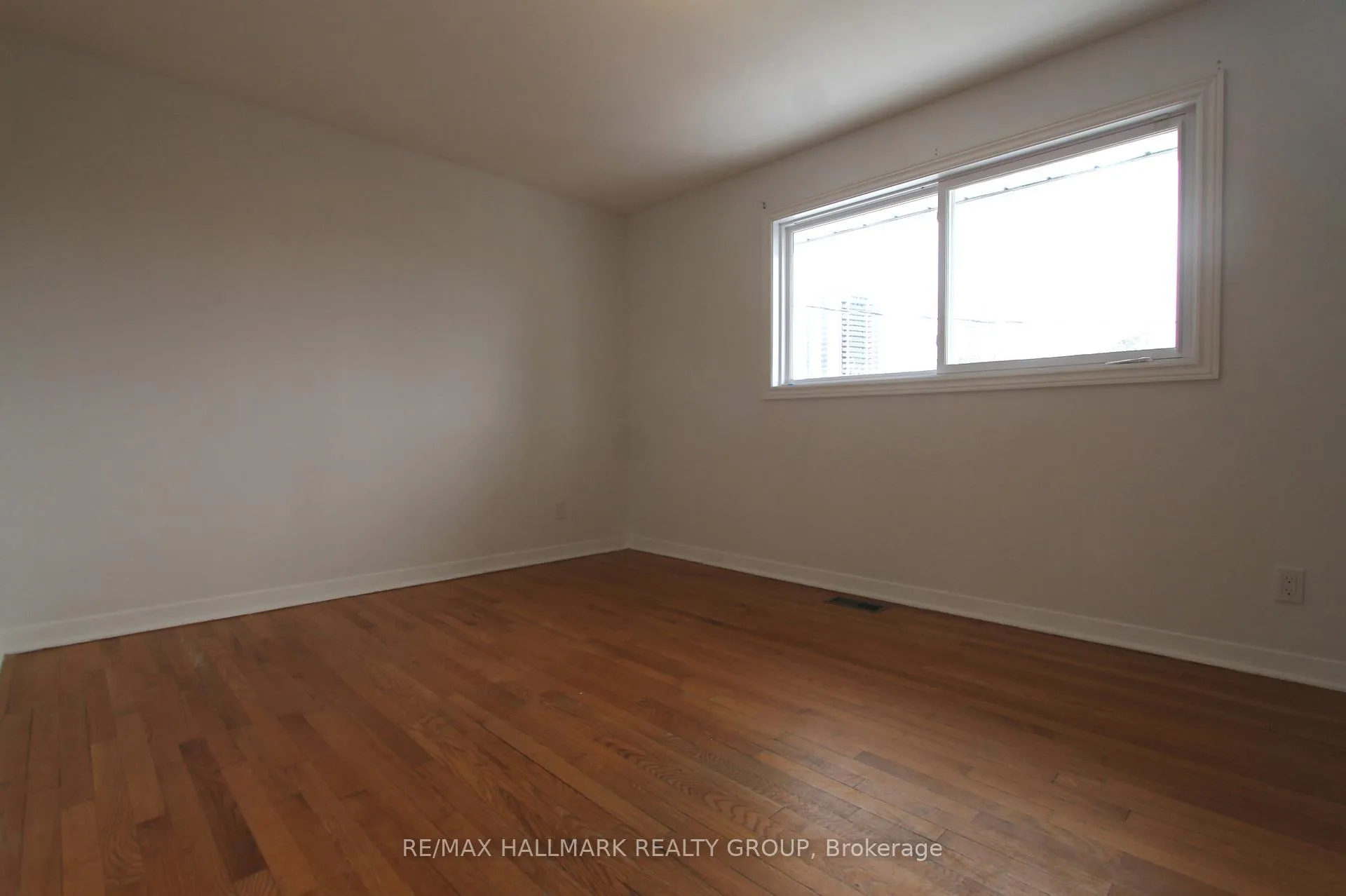 Photo 12 of 1427 Bellamy Street, Ottawa, Carleton Square — HOMEH