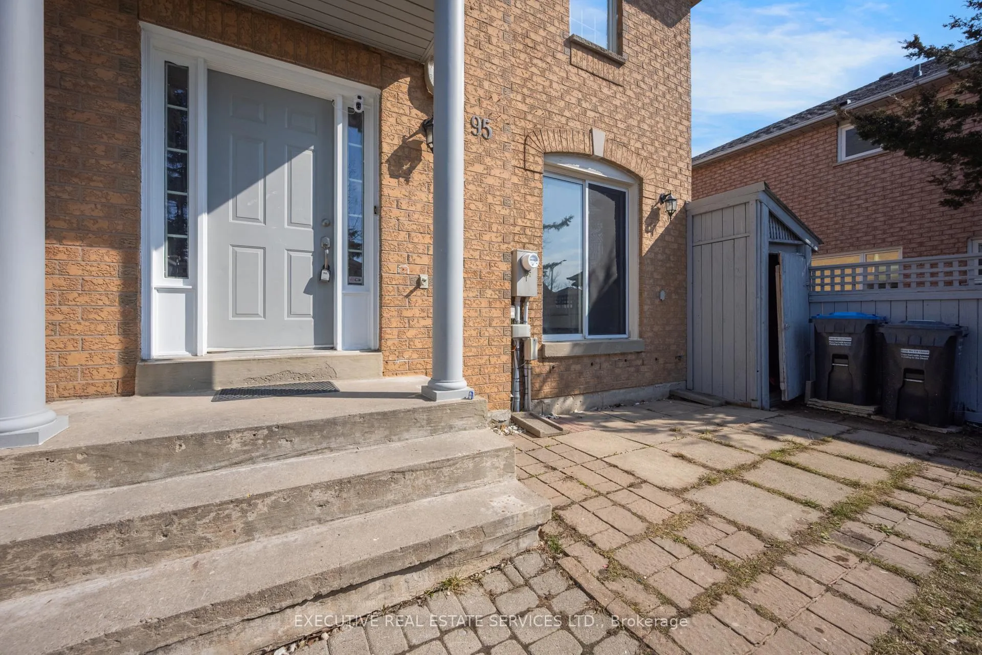 Photo 5 of 95 Yellow Brick Road, Brampton, Brampton North — HOMEH
