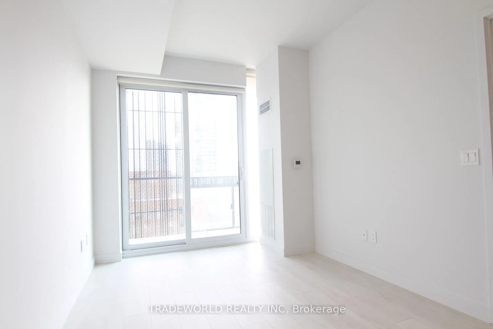 Photo 2 of Unit 1210, 8 Eglinton Avenue E, Toronto, Mount Pleasant West — HOMEH