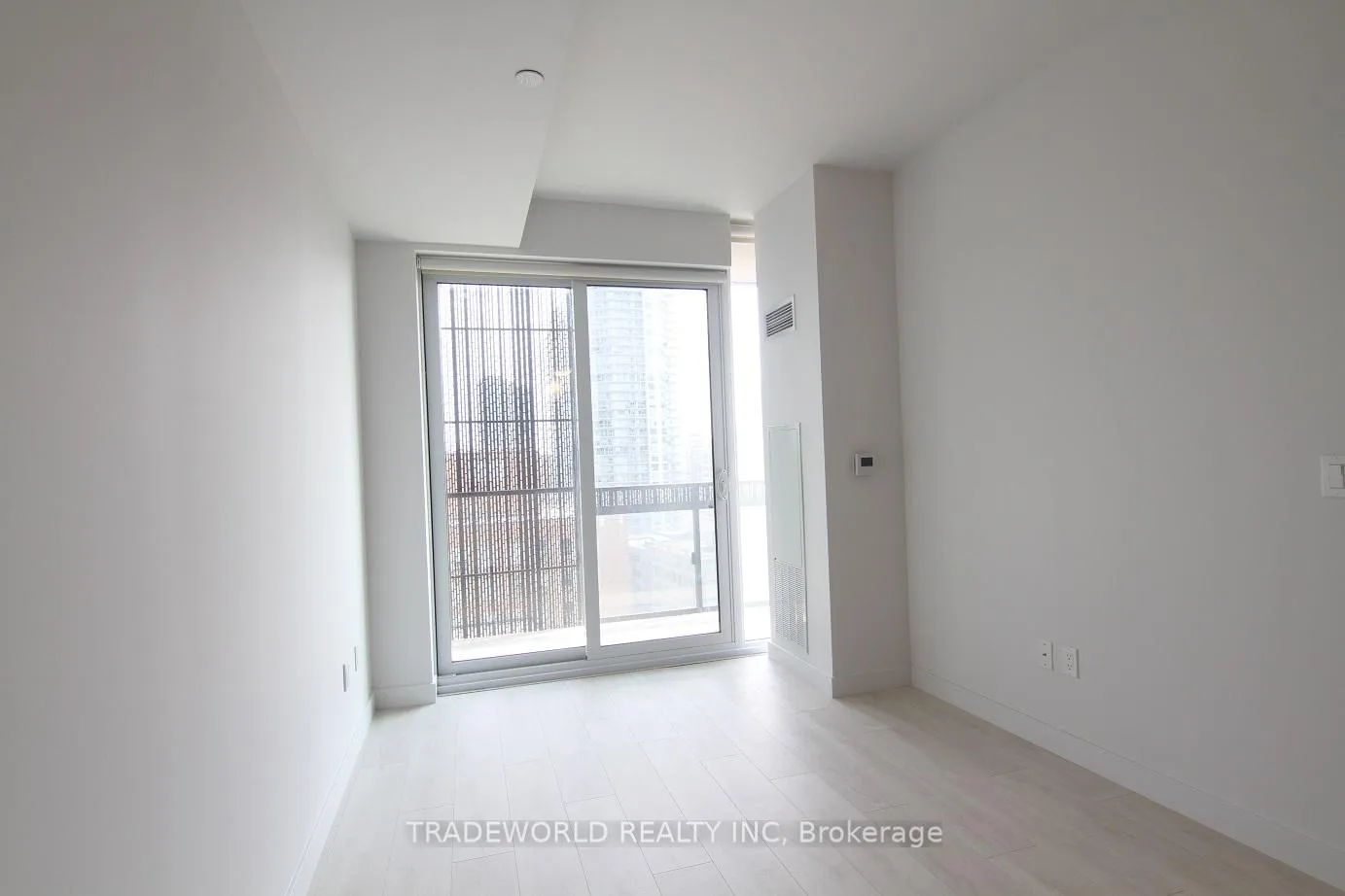 Photo 5 of Unit 1210, 8 Eglinton Avenue E, Toronto, Mount Pleasant West — HOMEH