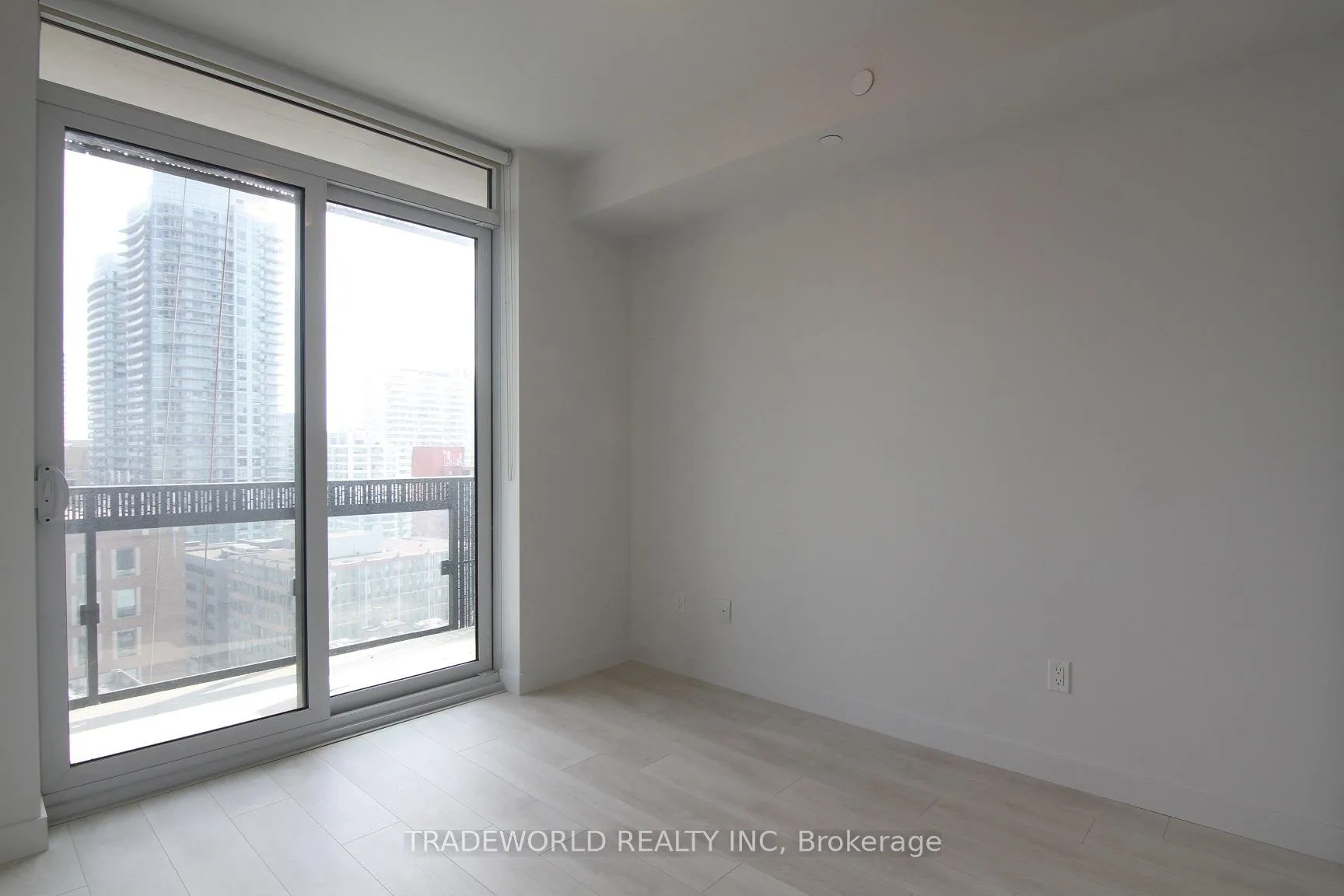 Photo 8 of Unit 1210, 8 Eglinton Avenue E, Toronto, Mount Pleasant West — HOMEH
