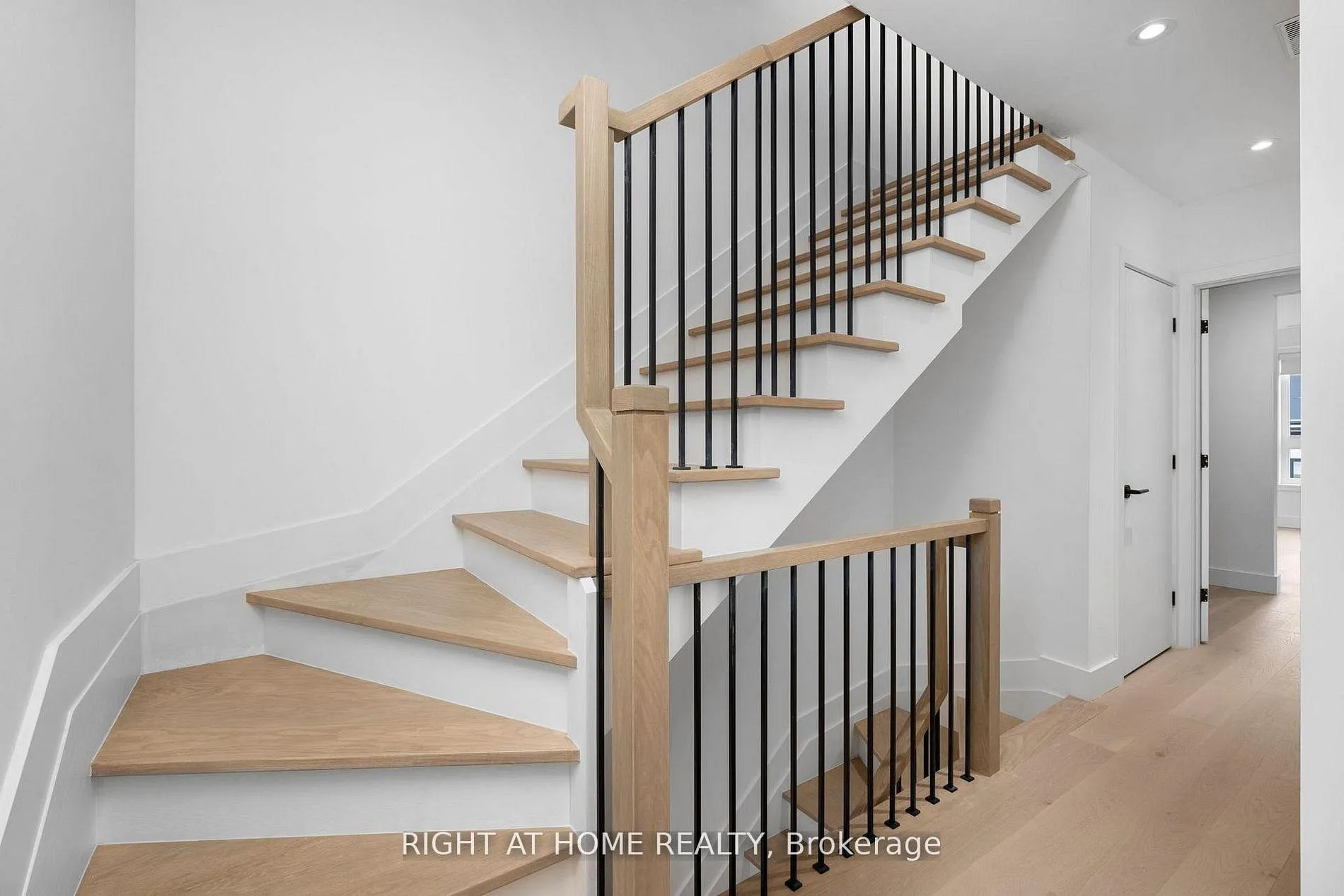 Photo 16 of 50 Lanark Avenue, Toronto, Humewood-Cedarvale — HOMEH
