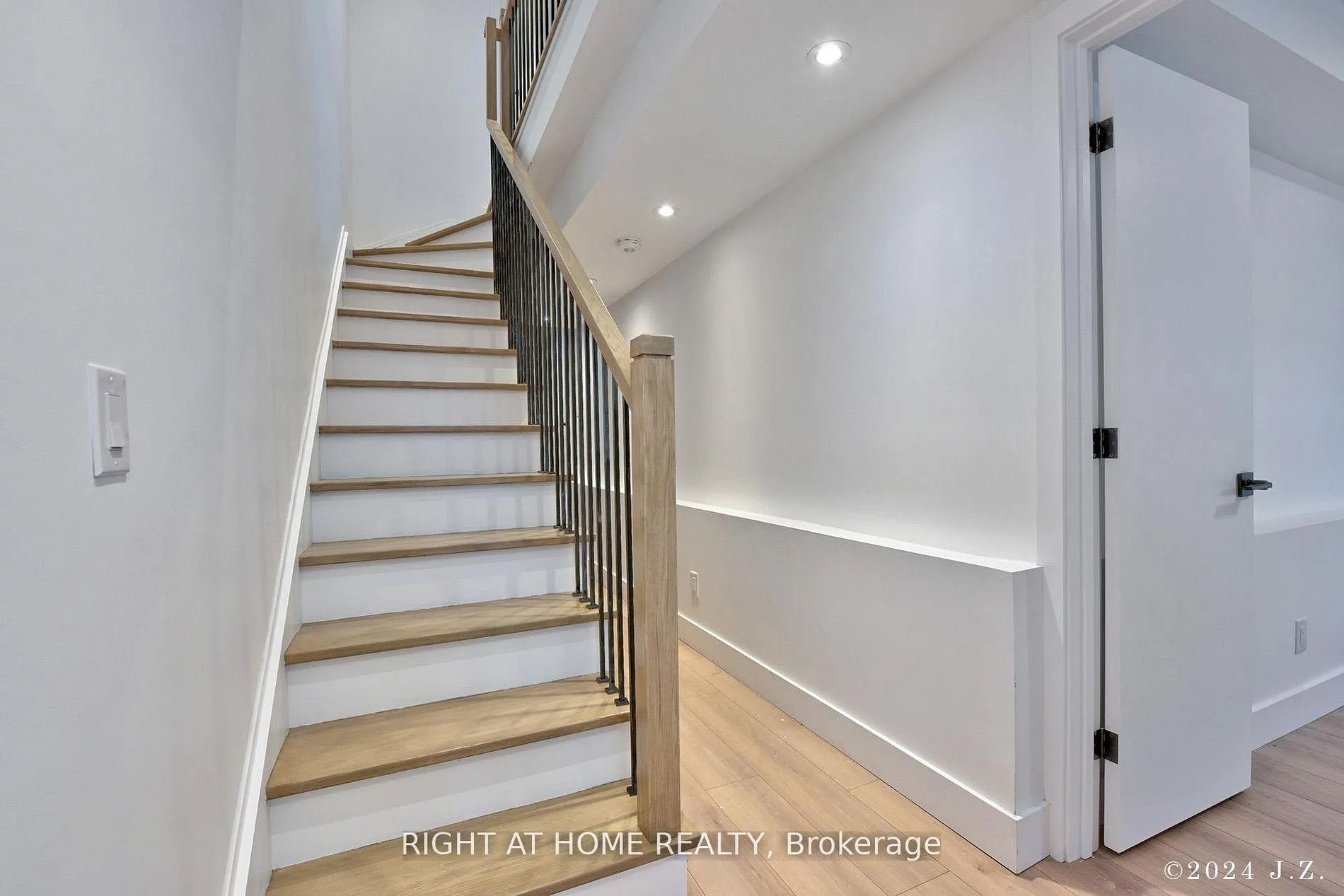 Photo 28 of 50 Lanark Avenue, Toronto, Humewood-Cedarvale — HOMEH