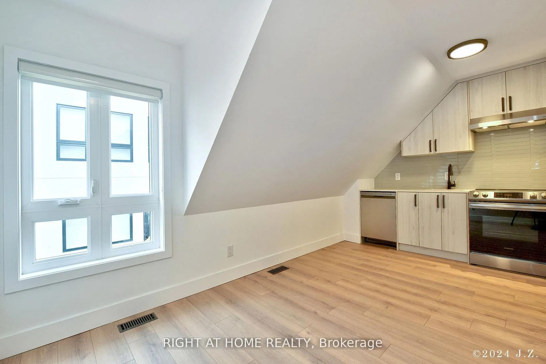 Photo 34 of 50 Lanark Avenue, Toronto, Humewood-Cedarvale — HOMEH